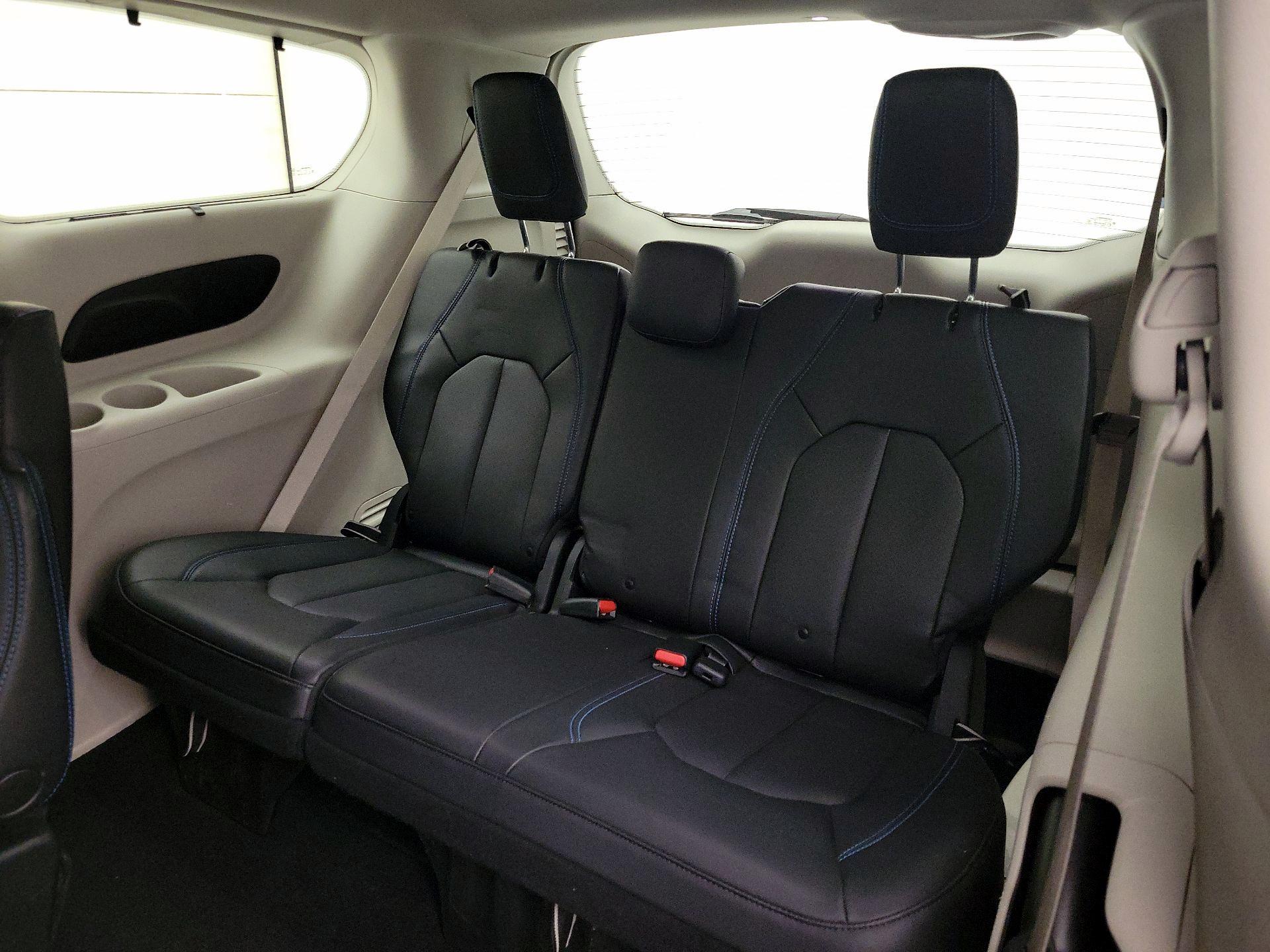 Thumbnail: 2021 Chrysler Pacifica - 20