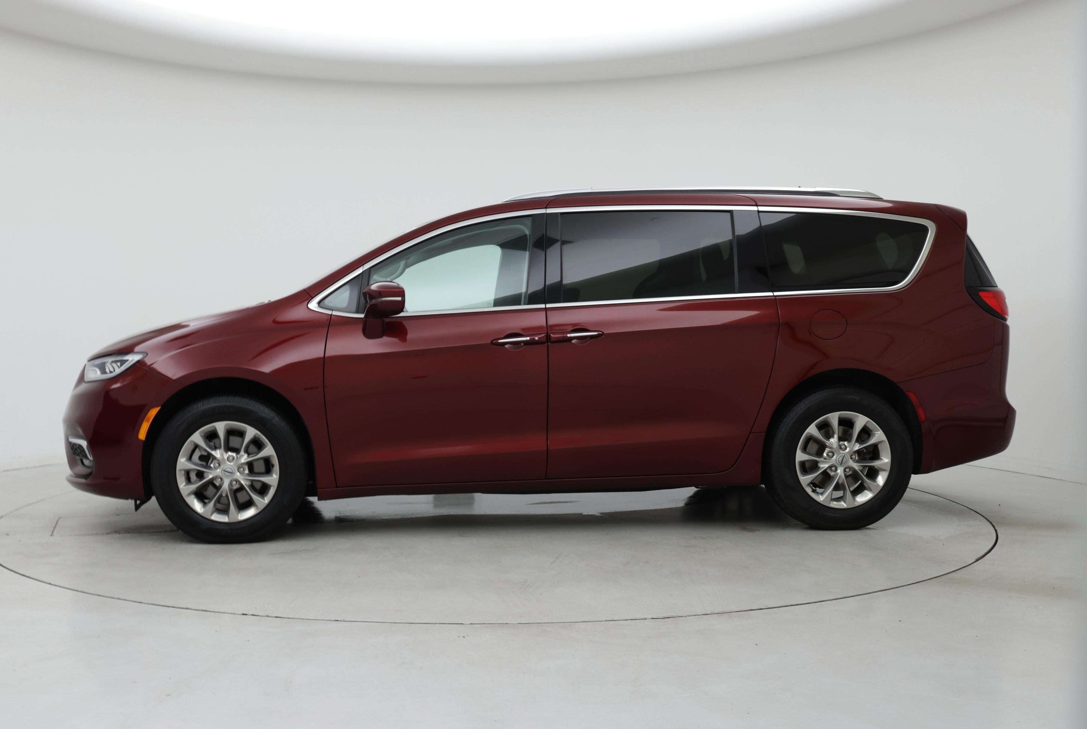 Thumbnail: 2021 Chrysler Pacifica - 3