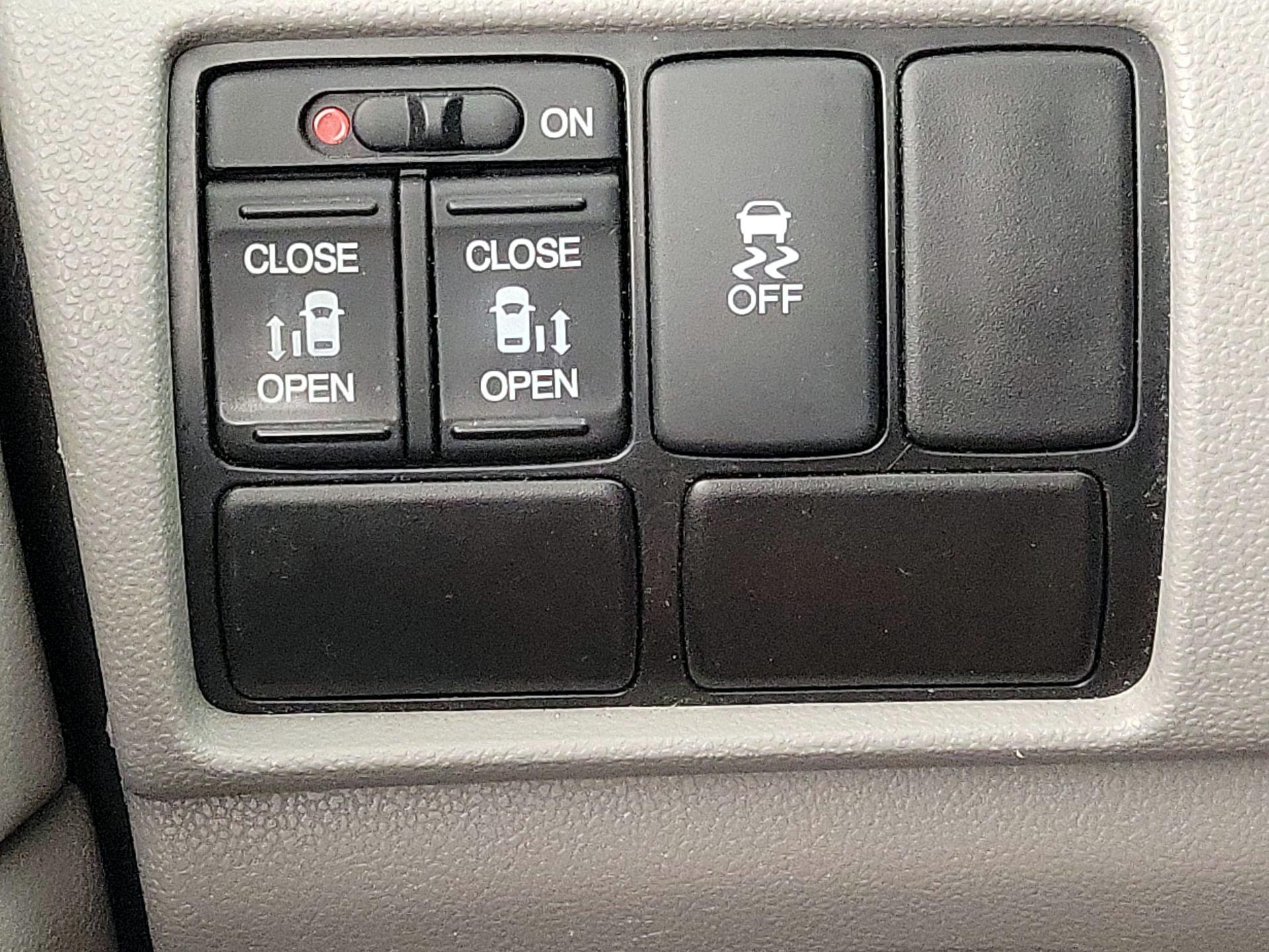 Thumbnail: 2015 Honda Odyssey - 13