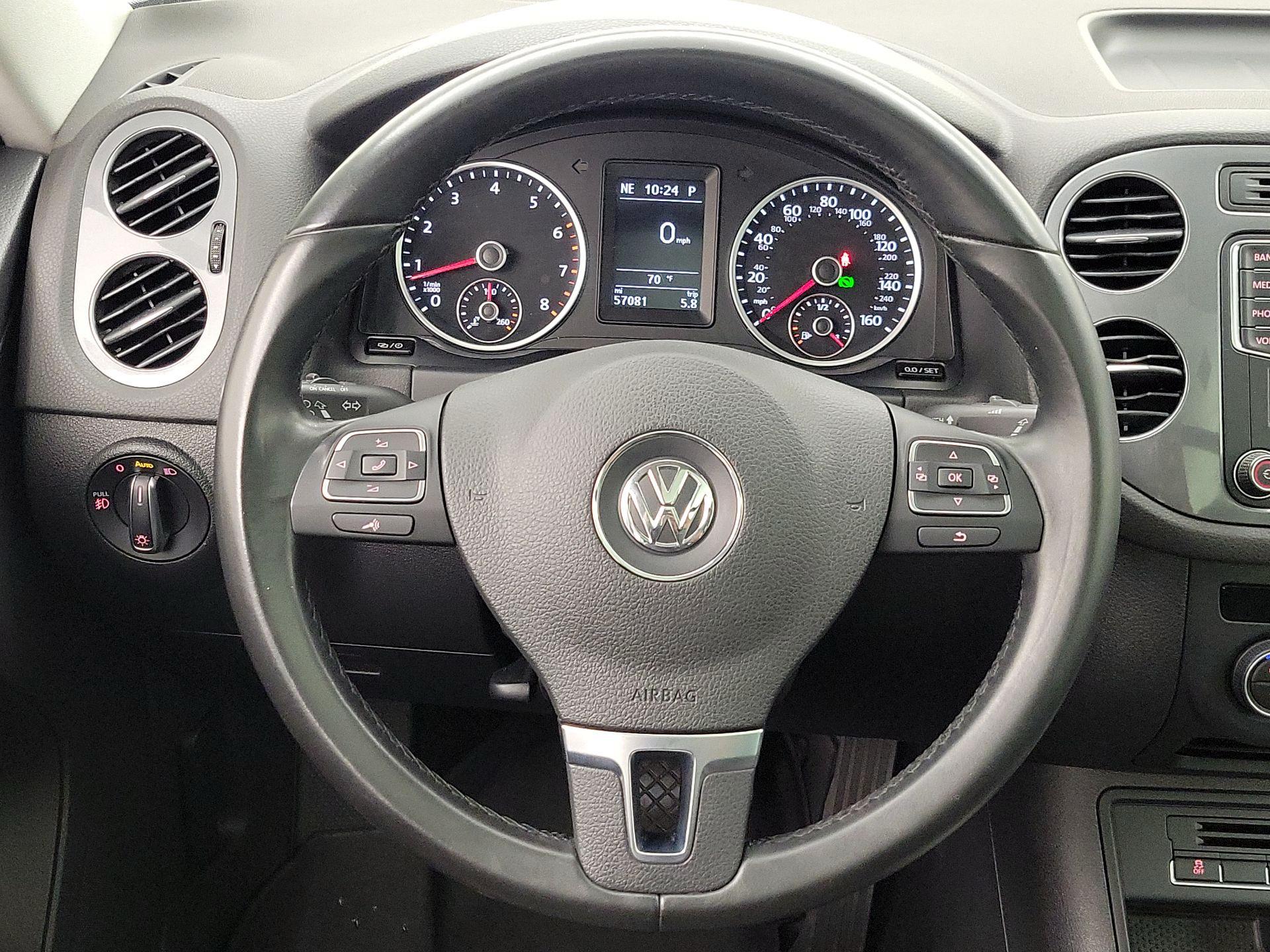 Thumbnail: 2016 Volkswagen Tiguan - 10