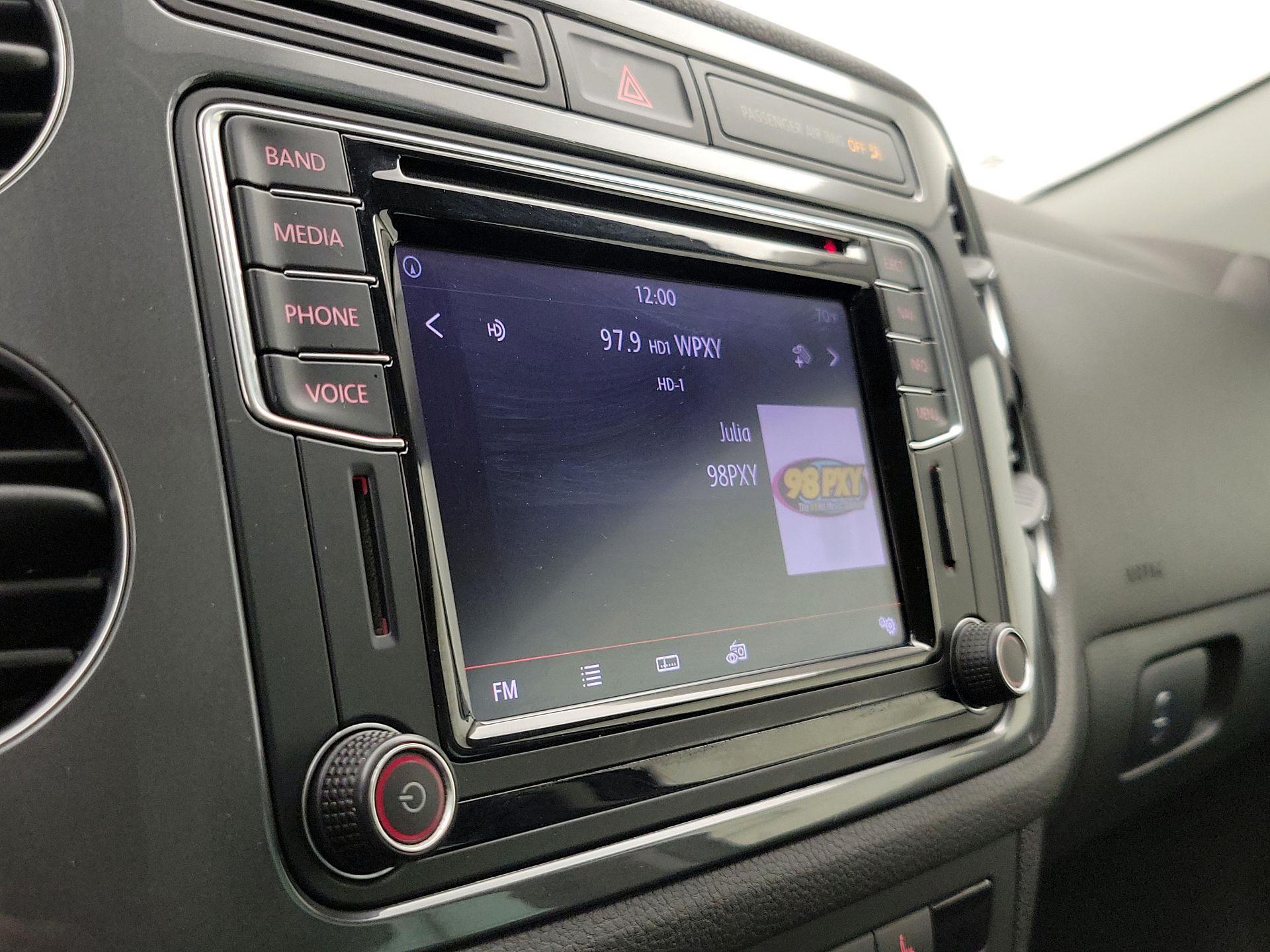 Thumbnail: 2016 Volkswagen Tiguan - 16