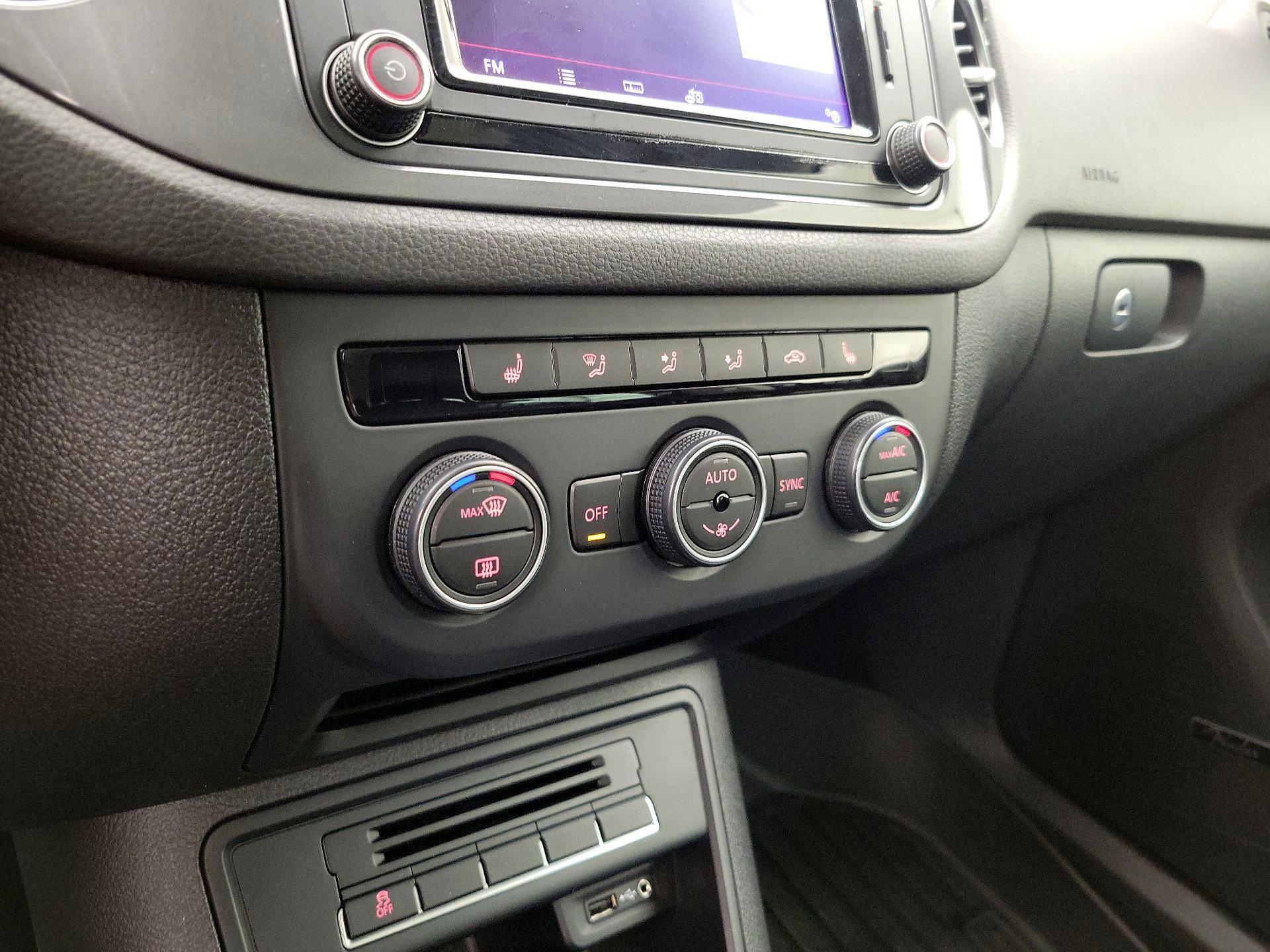 Thumbnail: 2016 Volkswagen Tiguan - 17