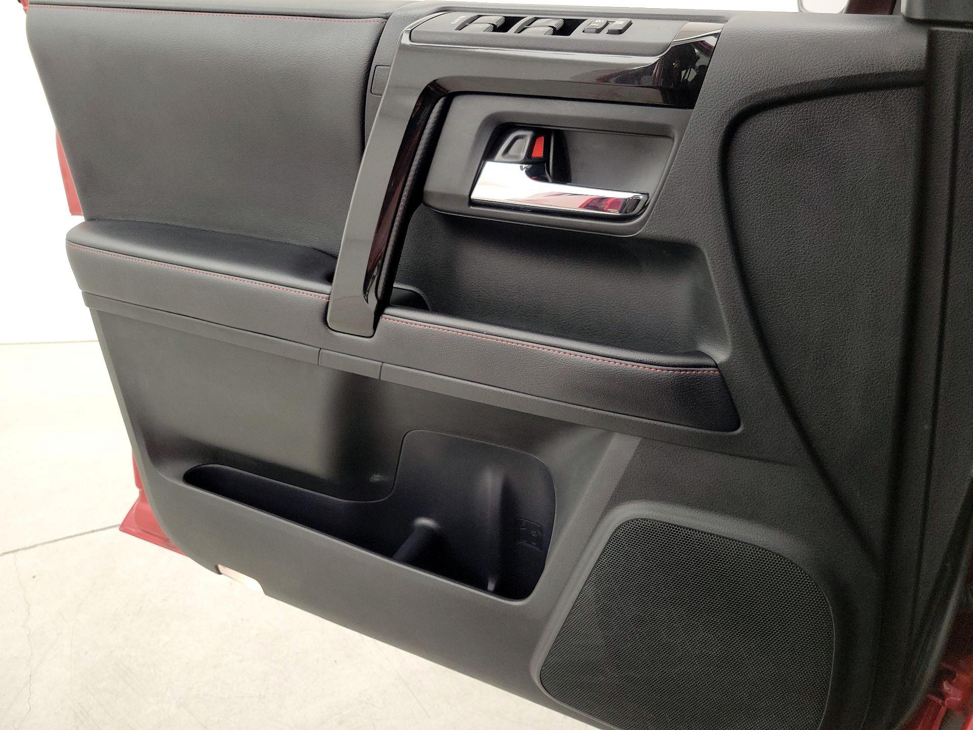 Thumbnail: 2017 Toyota 4Runner - 12