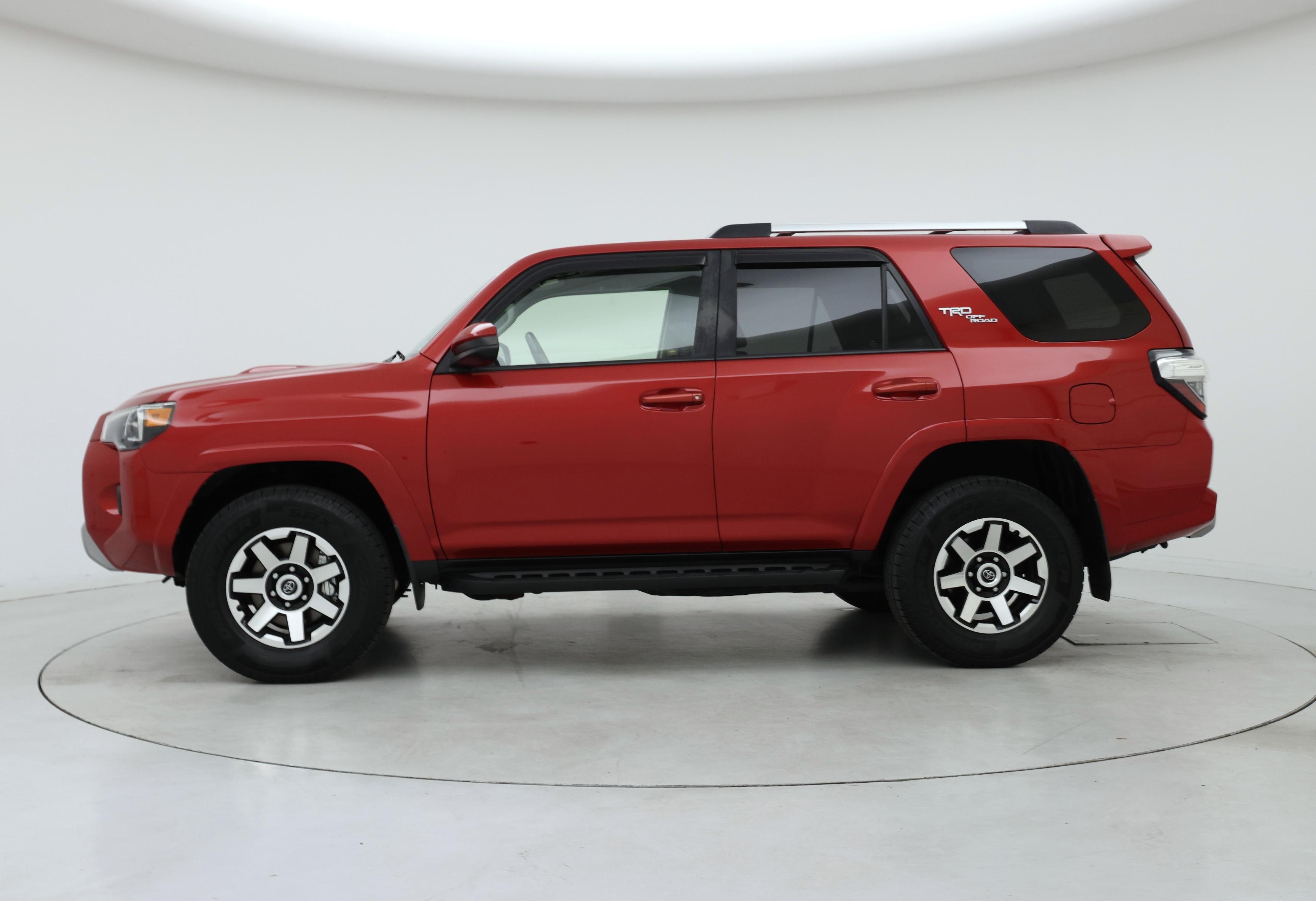 Thumbnail: 2017 Toyota 4Runner - 3