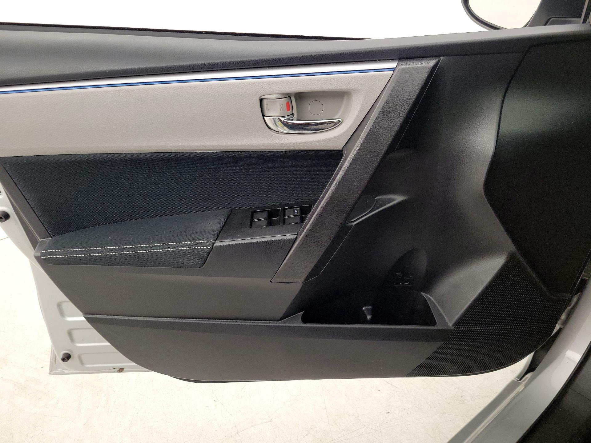 Thumbnail: 2015 Toyota Corolla - 12