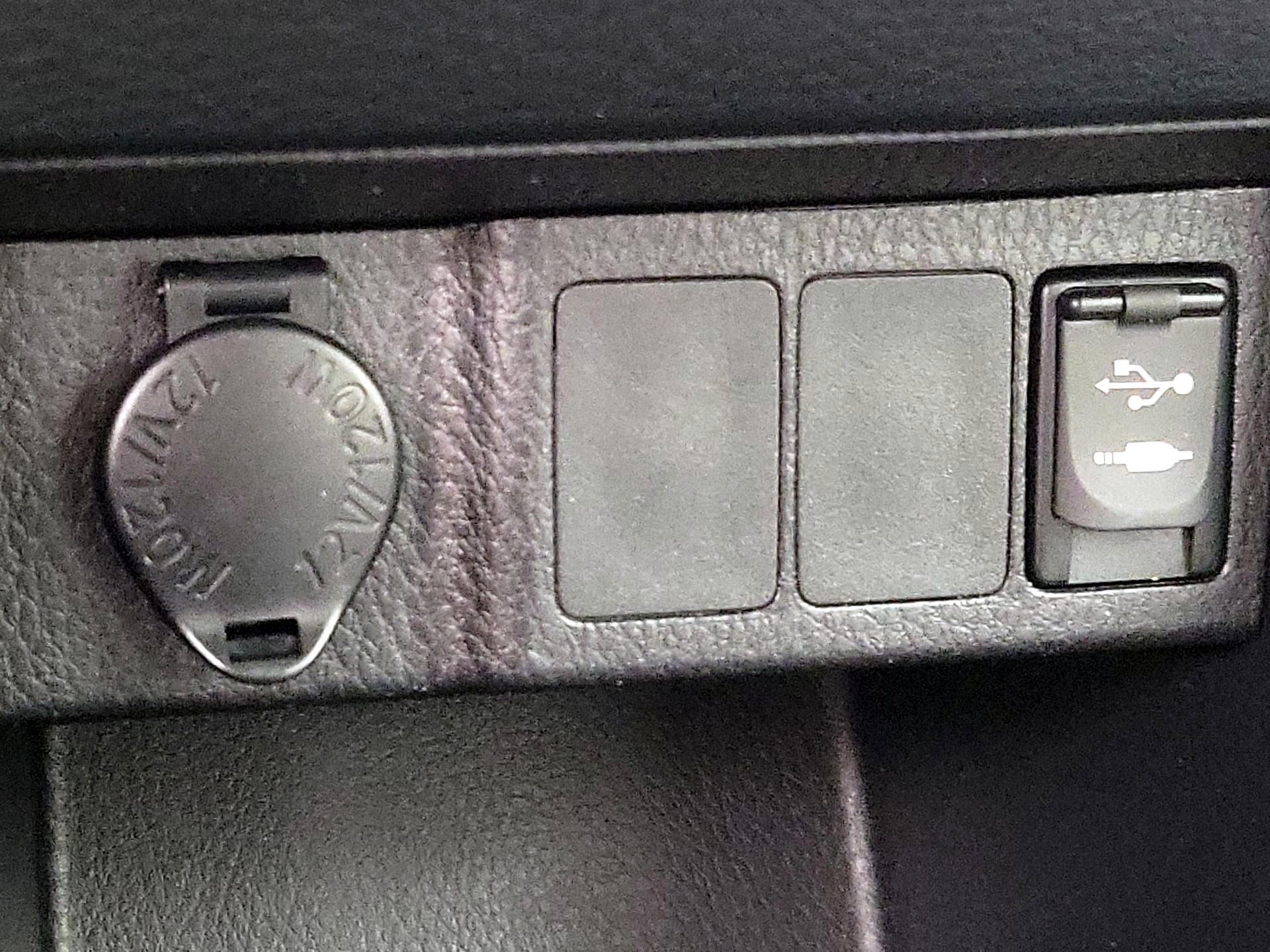 Thumbnail: 2015 Toyota Corolla - 18