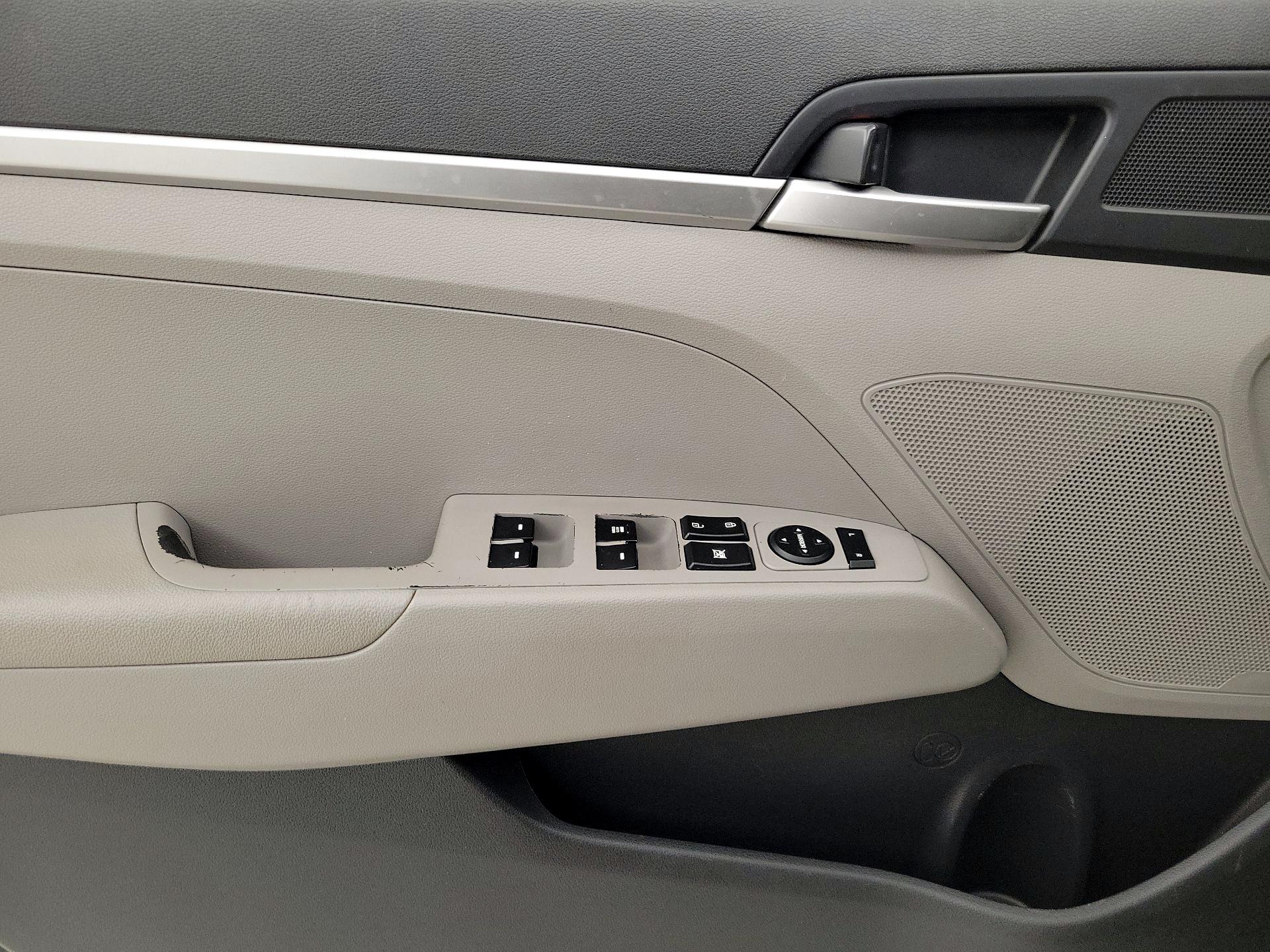 Thumbnail: 2019 Hyundai Elantra - 12