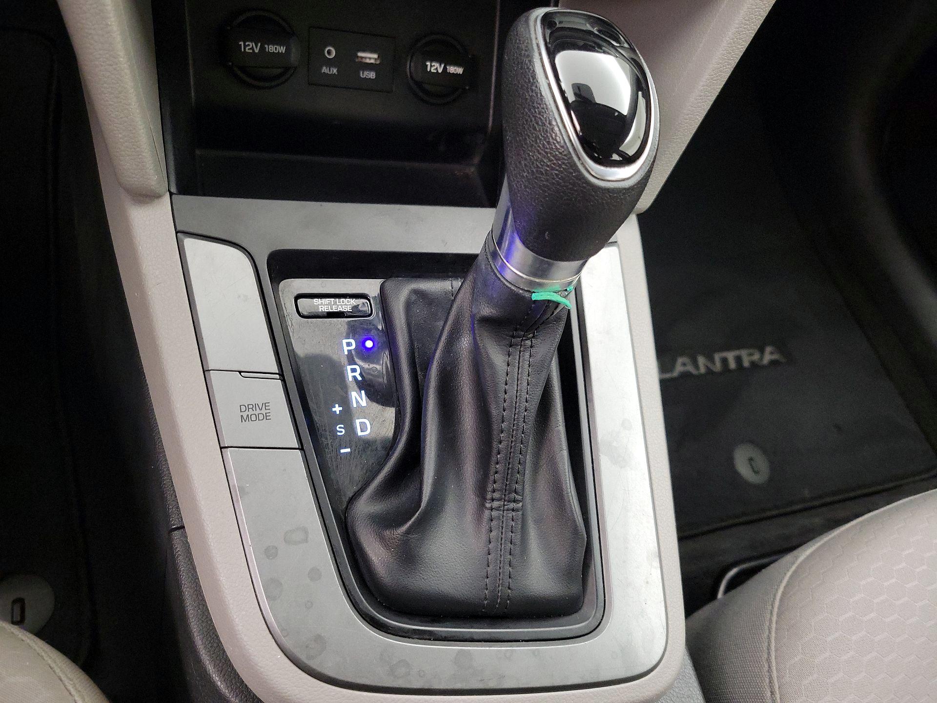 Thumbnail: 2019 Hyundai Elantra - 17