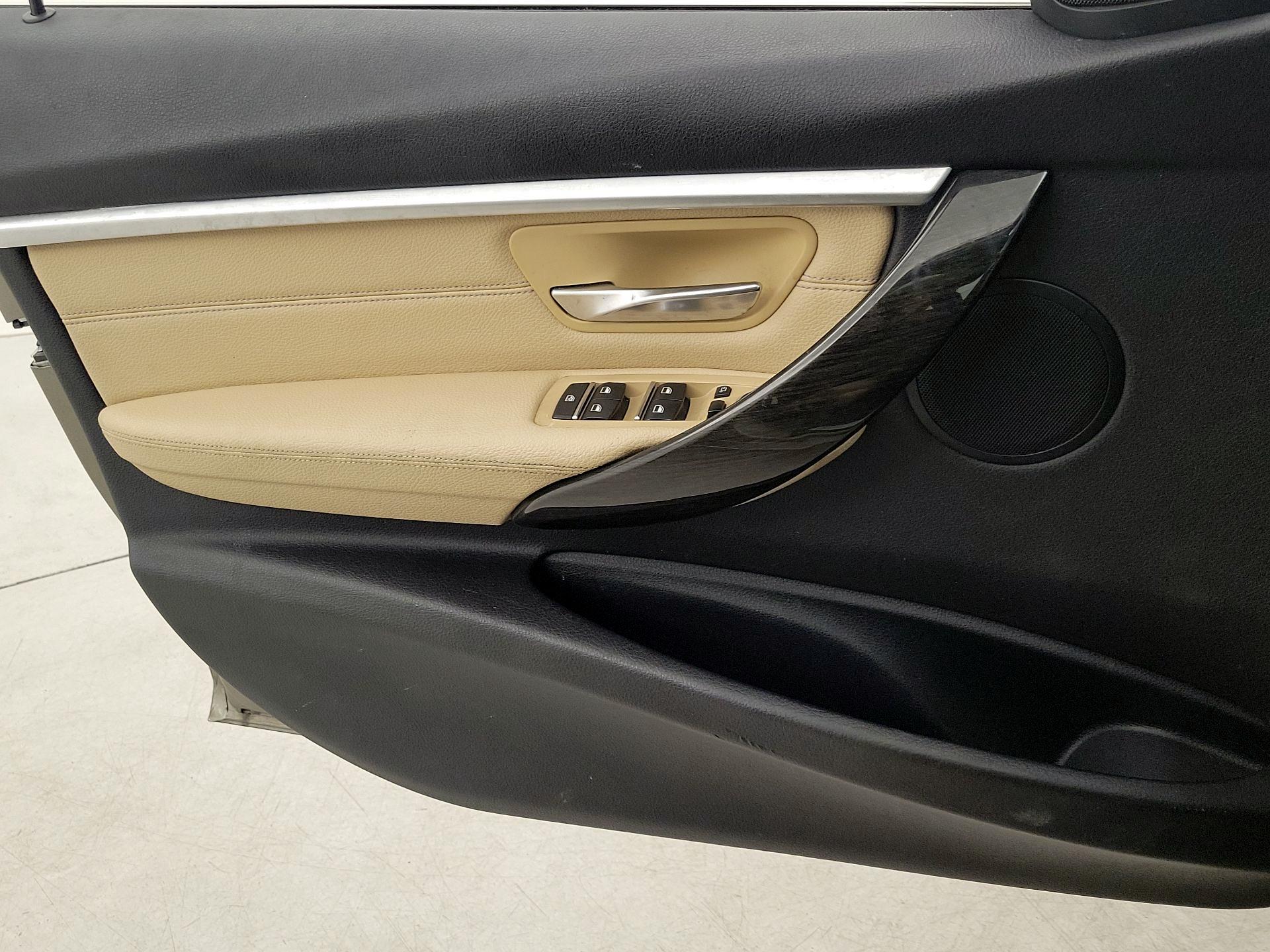 Thumbnail: 2017 BMW 3 Series - 12