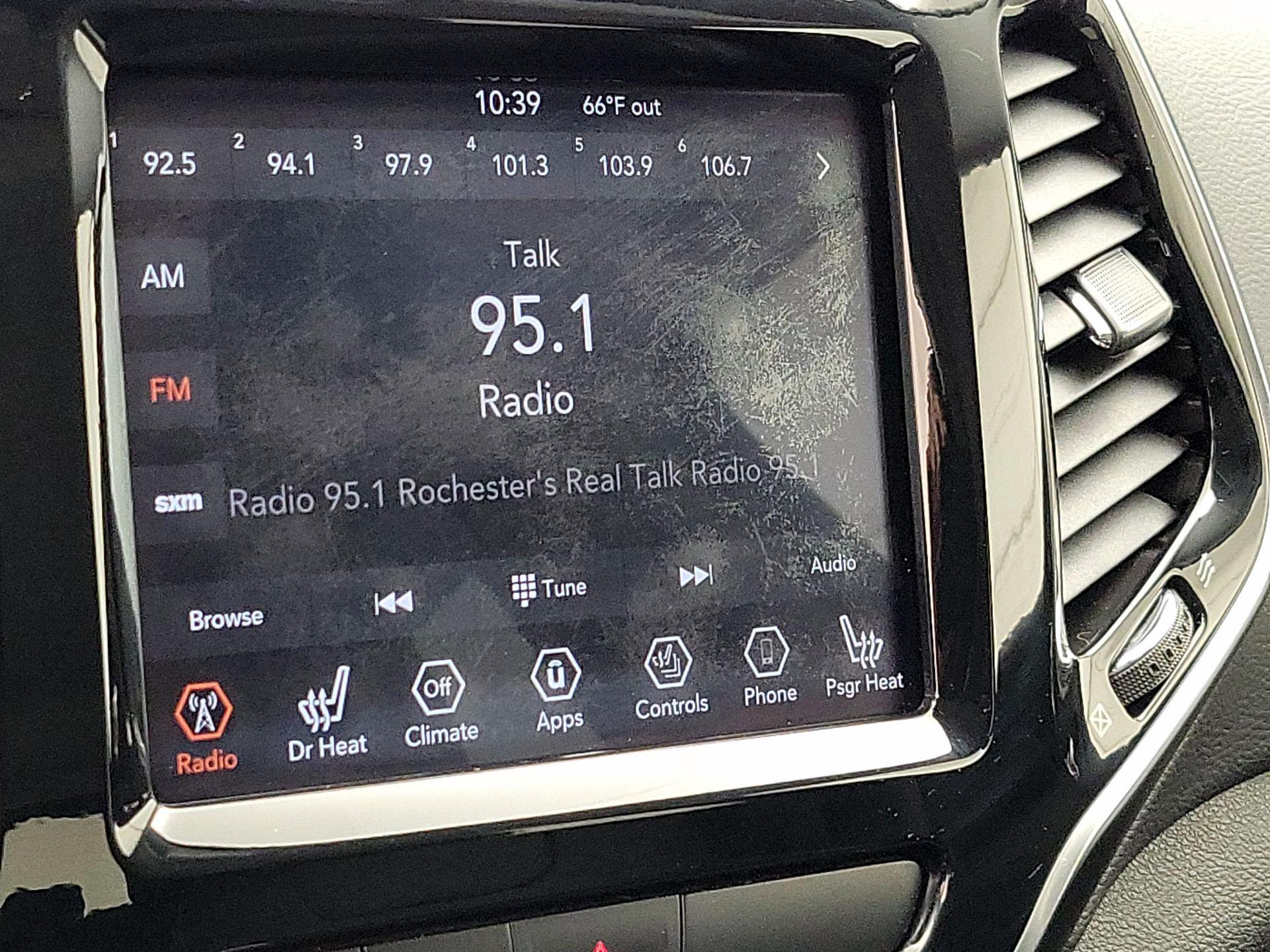 Thumbnail: 2019 Jeep Cherokee - 15