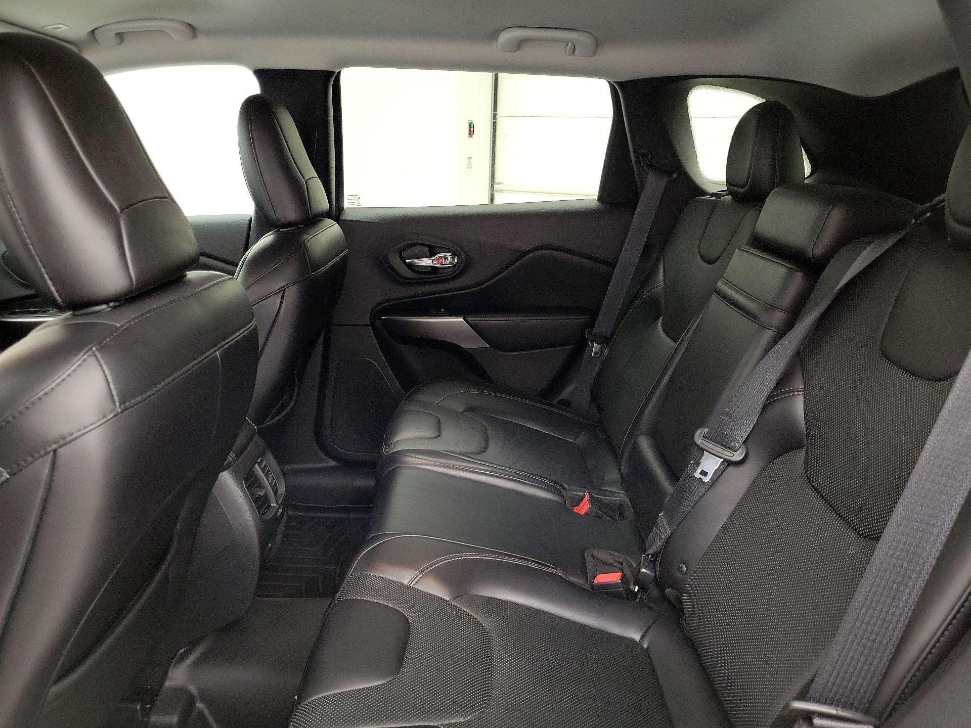Thumbnail: 2019 Jeep Cherokee - 19