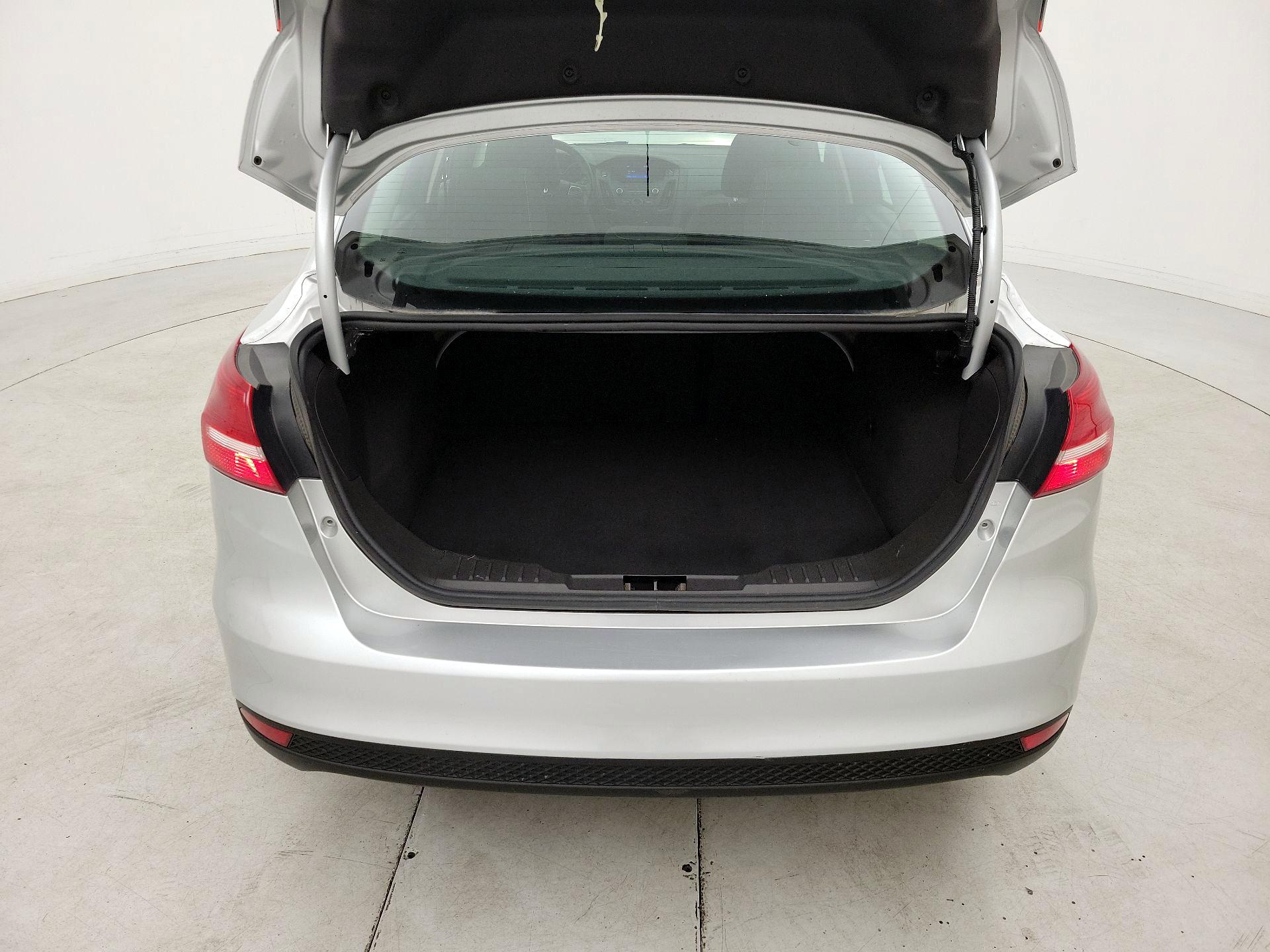 Thumbnail: 2016 Ford Focus - 20