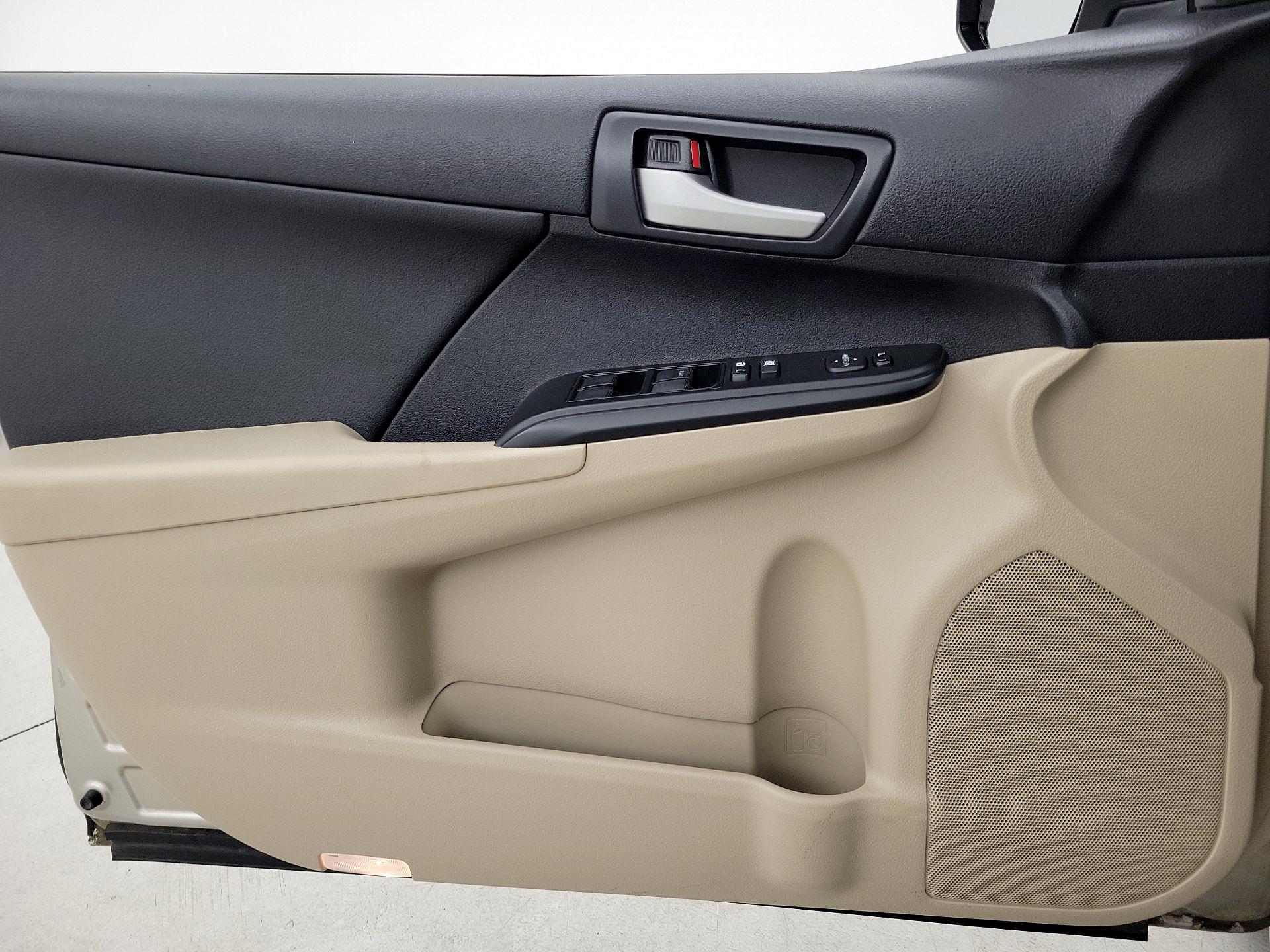 Thumbnail: 2014 Toyota Camry - 12