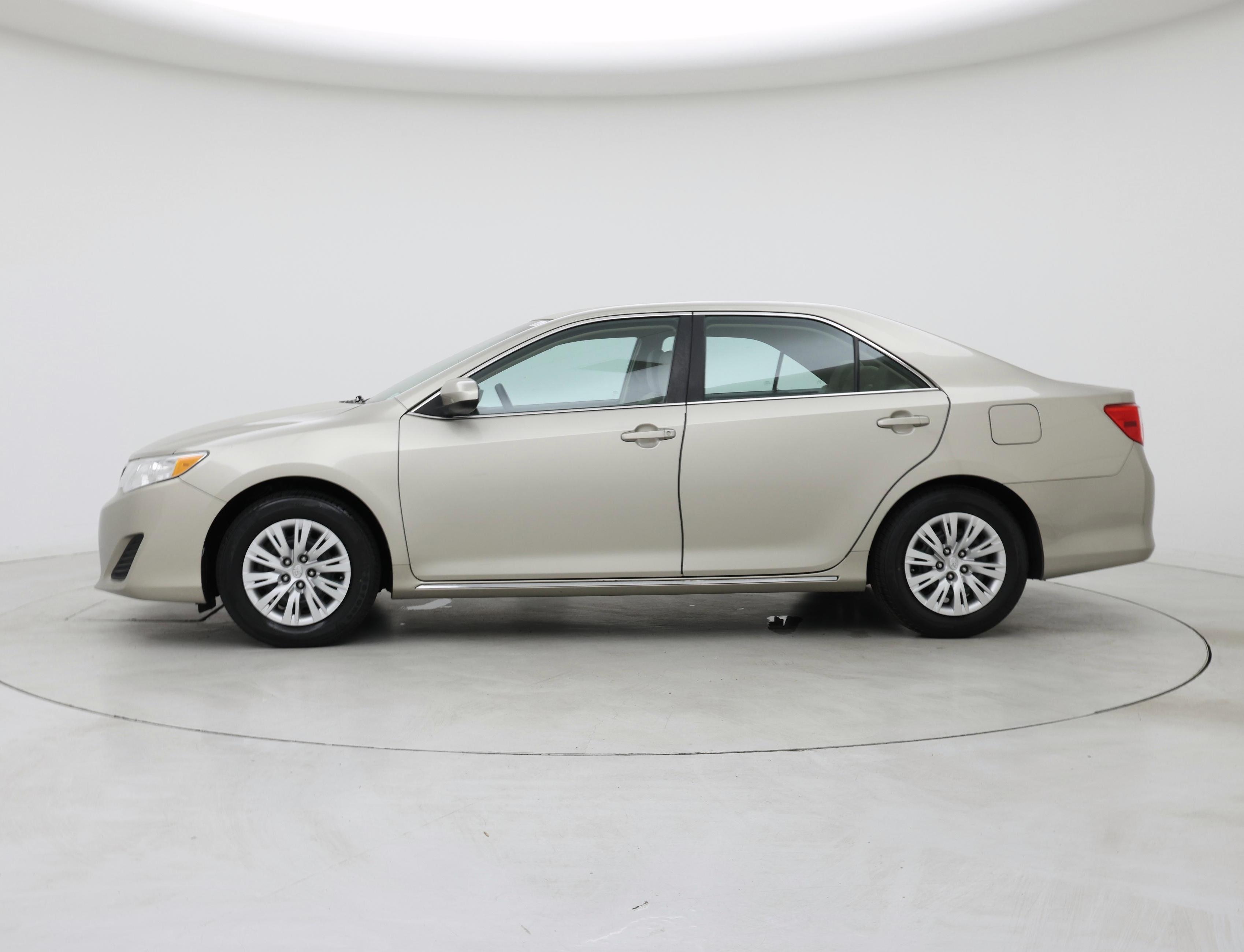 Thumbnail: 2014 Toyota Camry - 3
