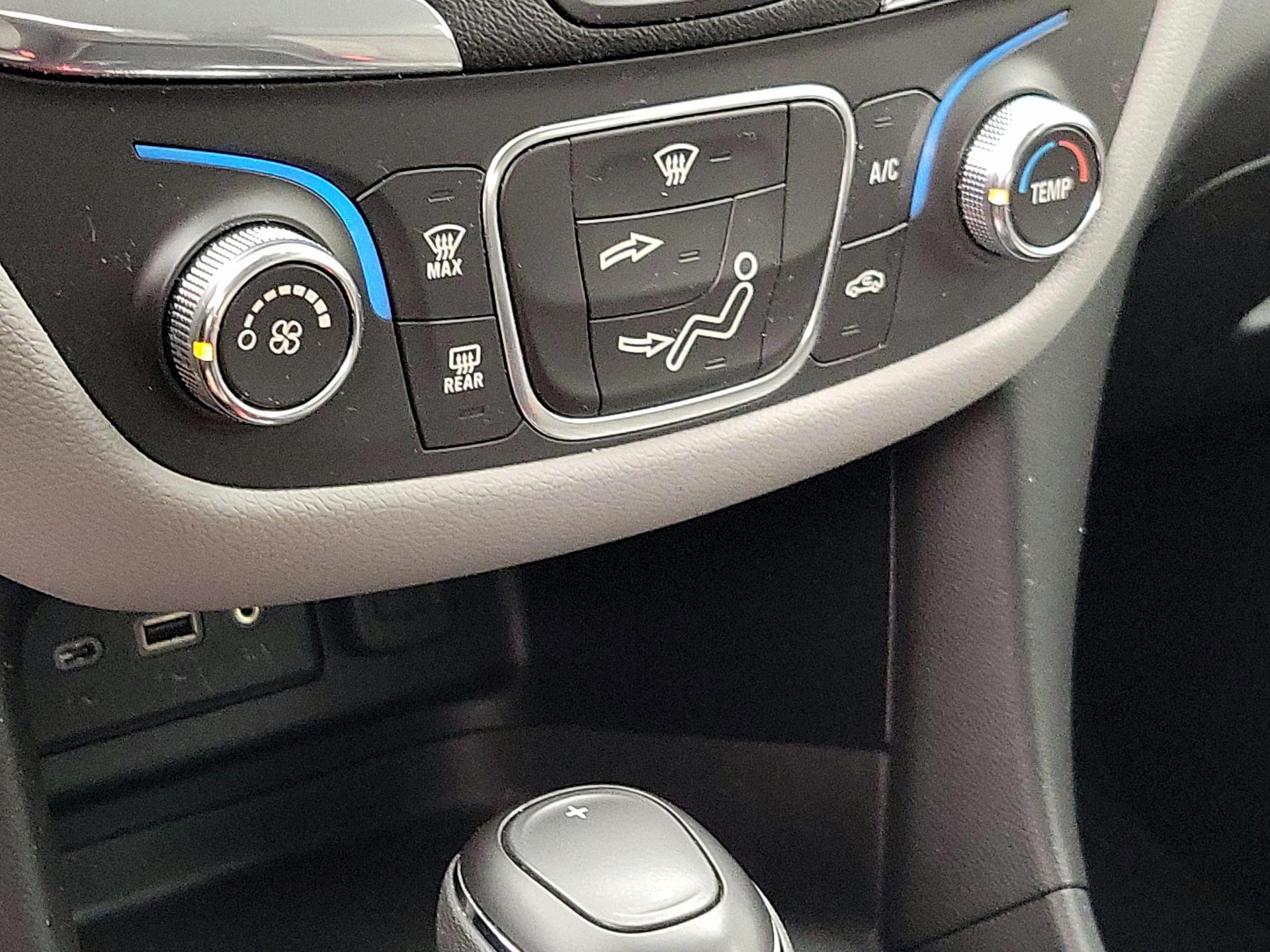 Thumbnail: 2019 Chevrolet Equinox - 16