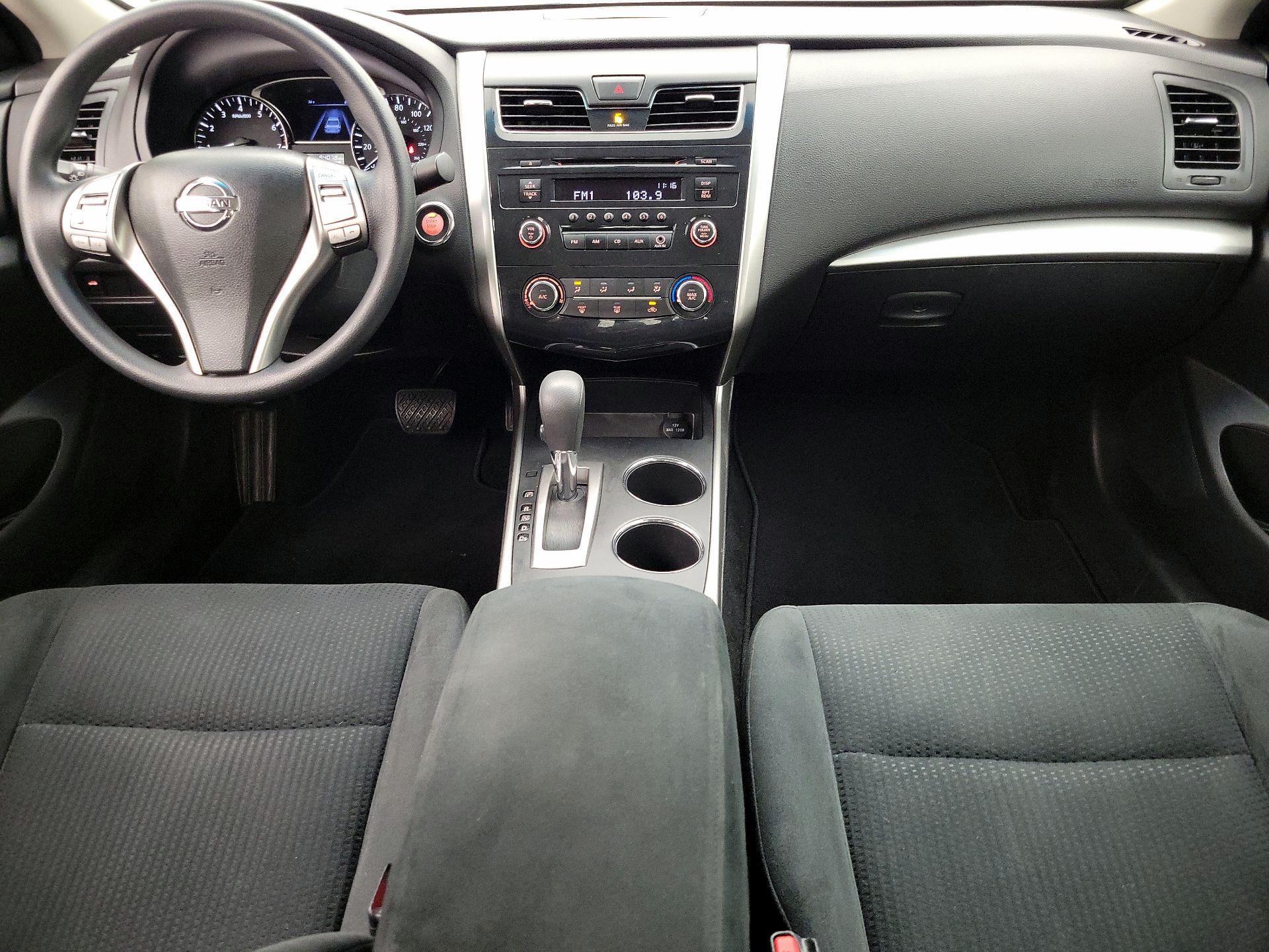 Thumbnail: 2015 Nissan Altima - 9