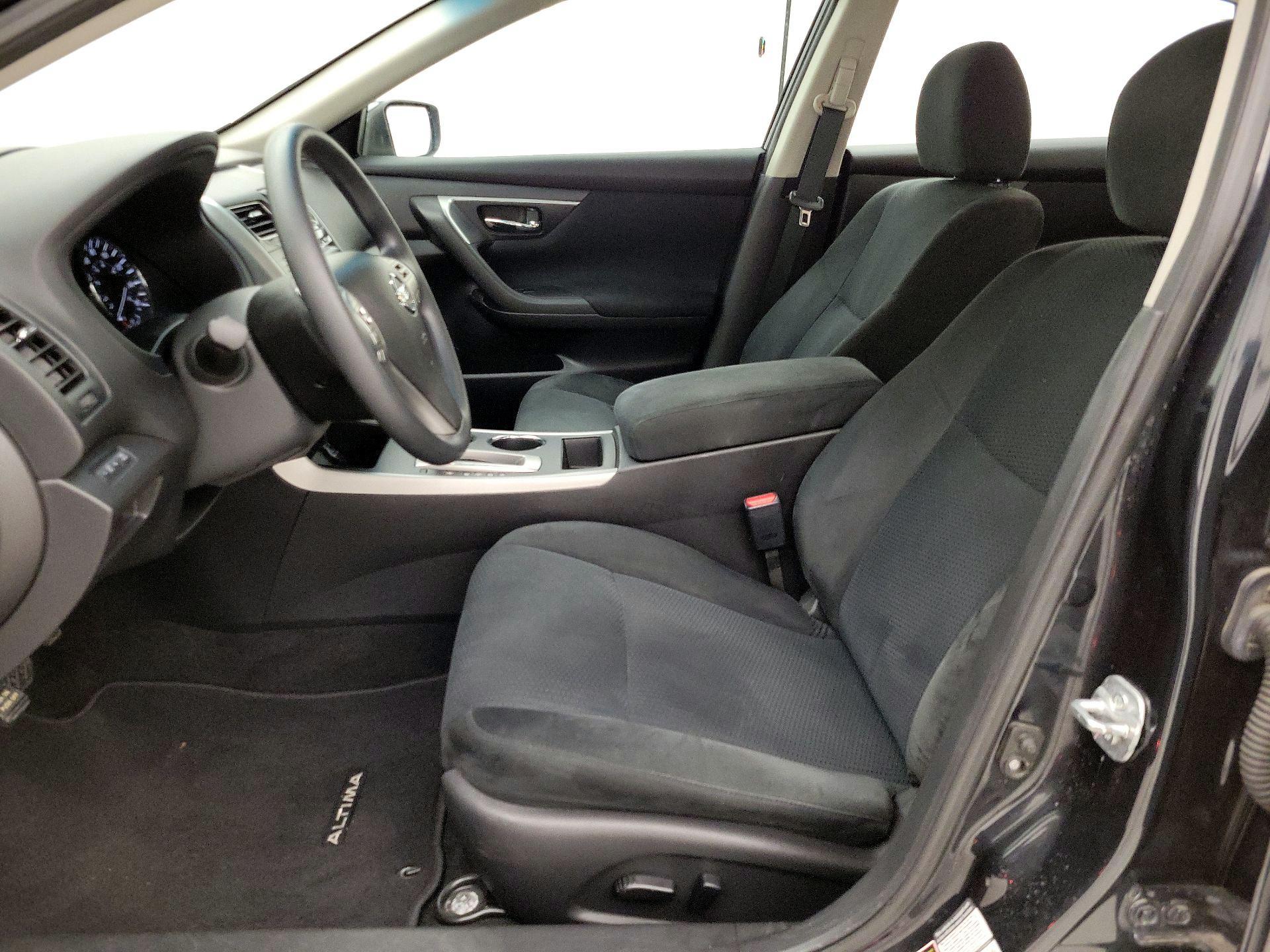 Thumbnail: 2015 Nissan Altima - 11