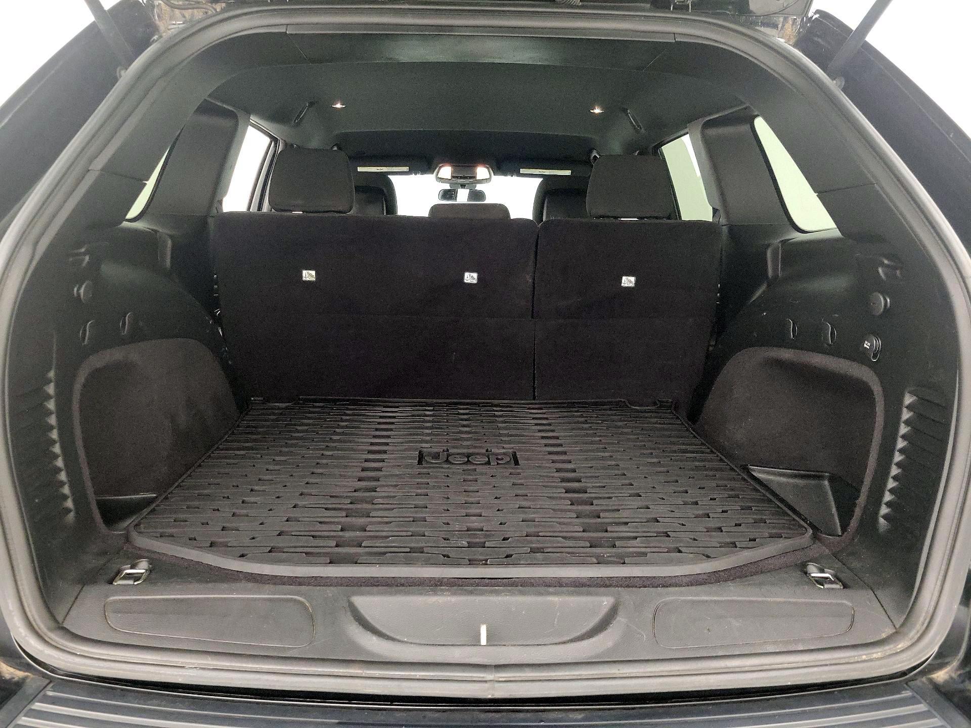 Thumbnail: 2019 Jeep Grand Cherokee - 20