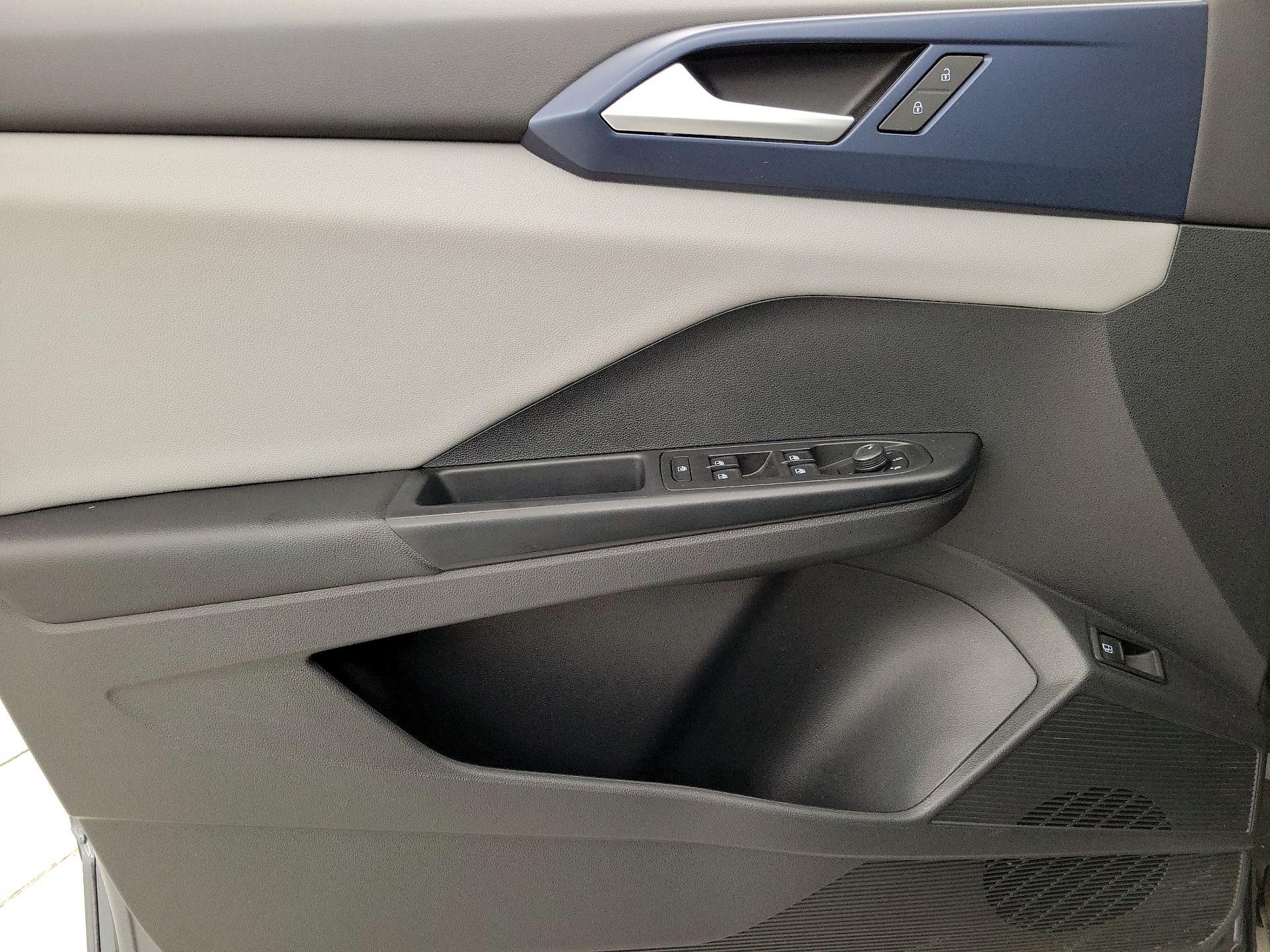 Thumbnail: 2022 Volkswagen Taos - 12