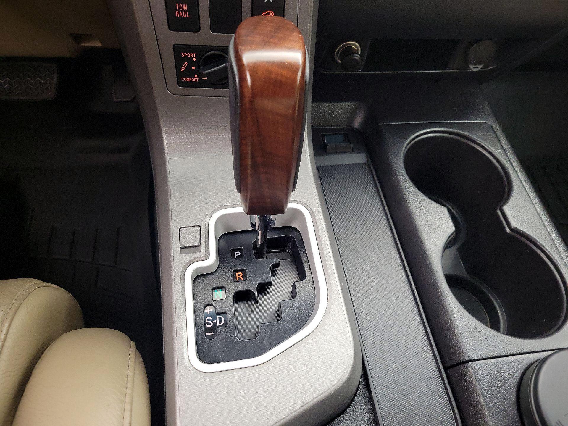 Thumbnail: 2016 Toyota Sequoia - 17