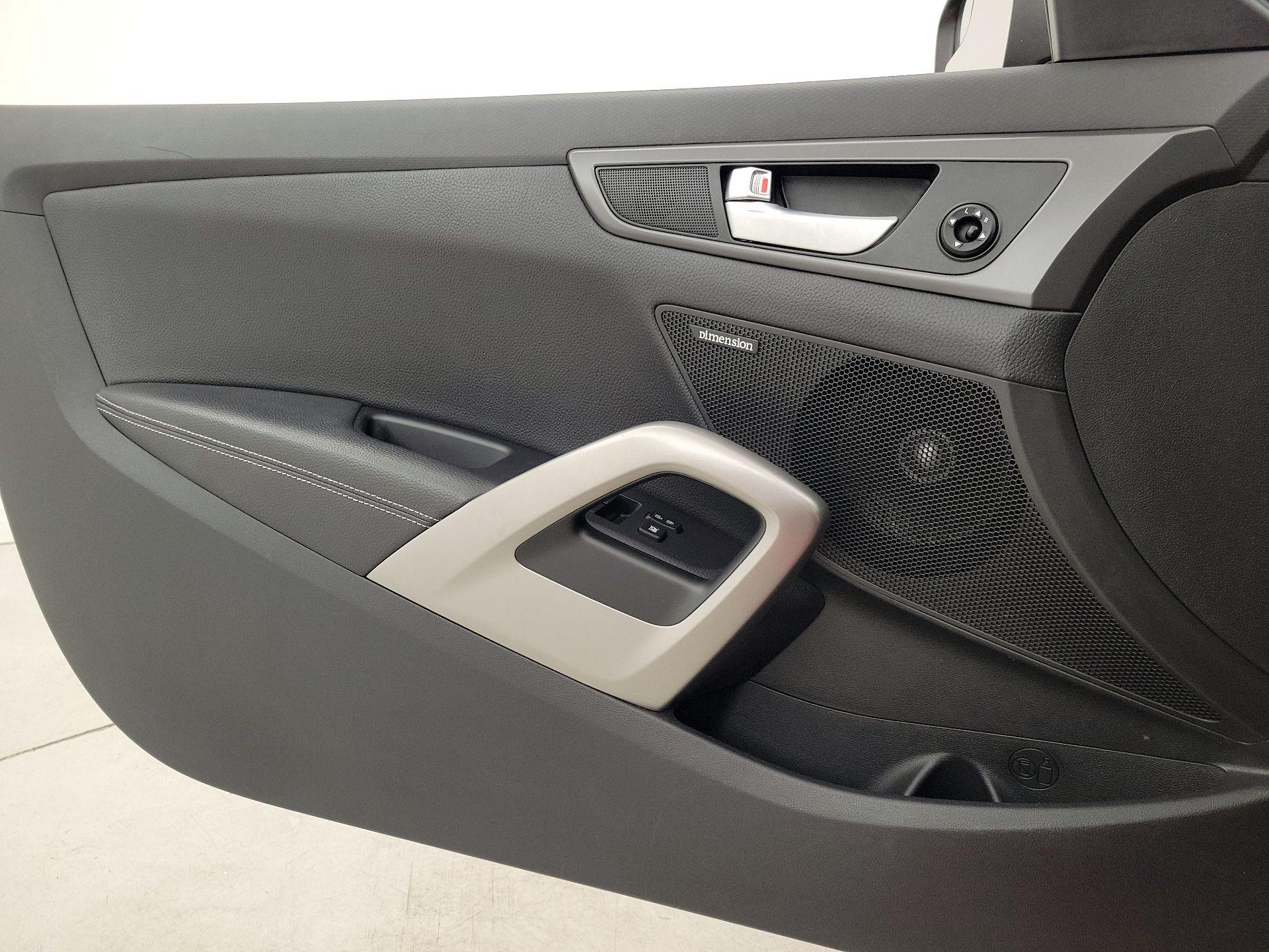Thumbnail: 2015 Hyundai Veloster - 12
