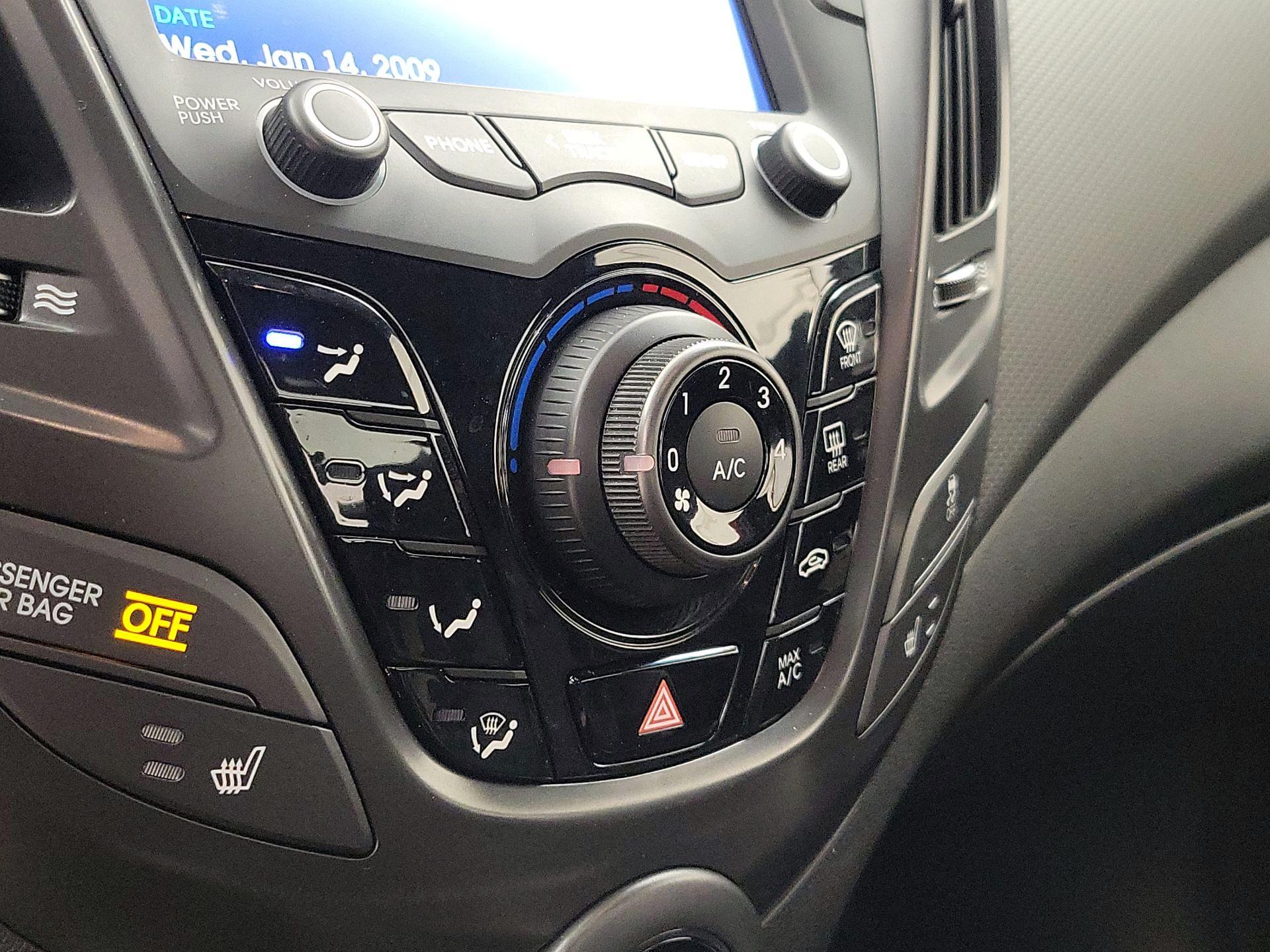 Thumbnail: 2015 Hyundai Veloster - 16