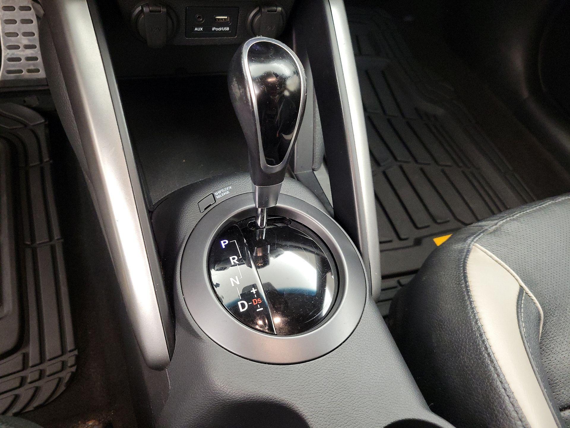 Thumbnail: 2015 Hyundai Veloster - 17