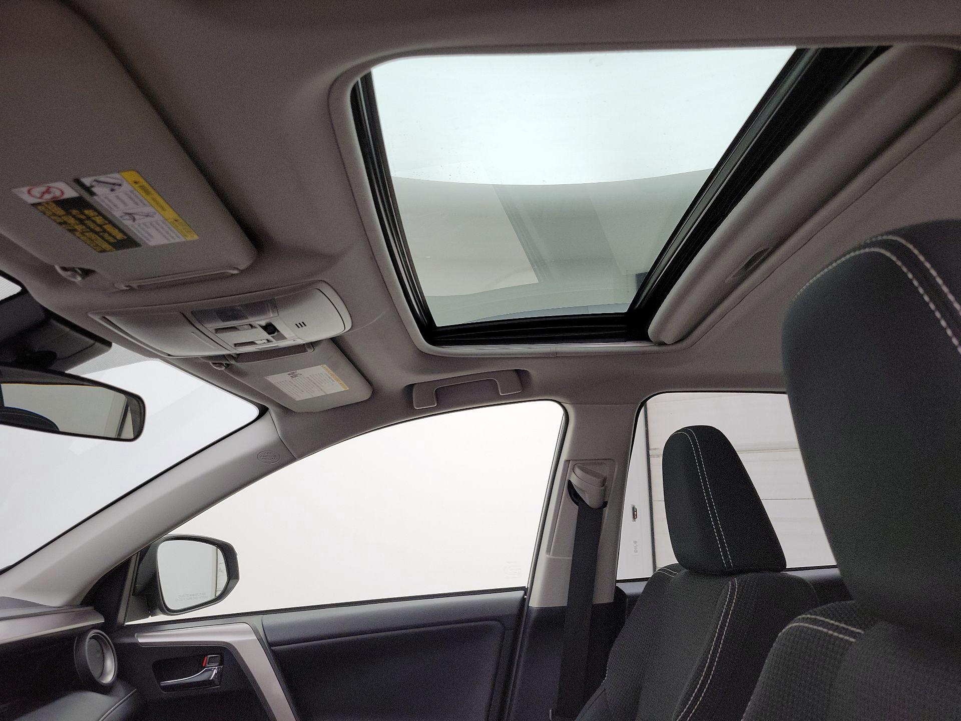 Thumbnail: 2018 Toyota RAV4 - 19
