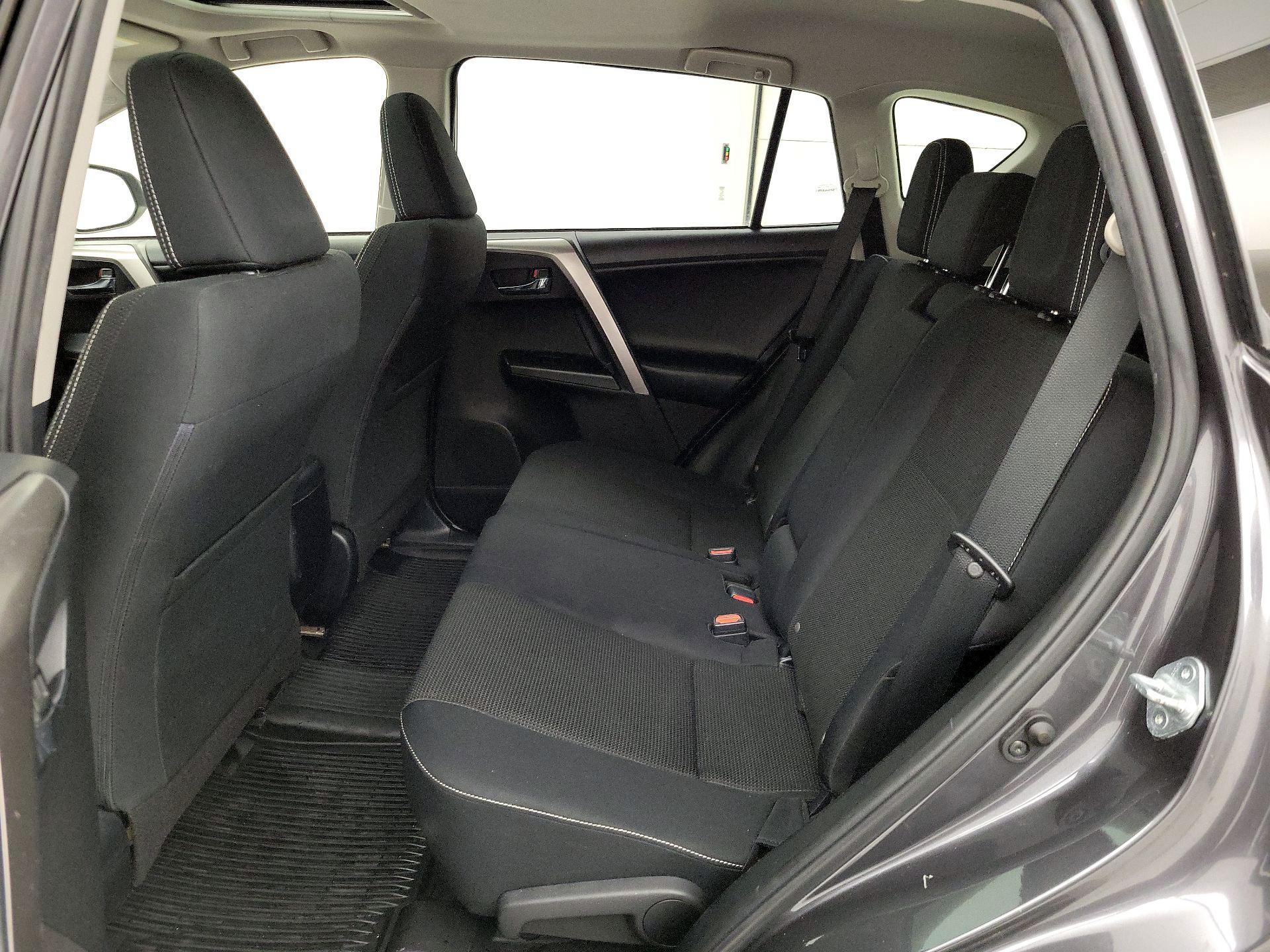 Thumbnail: 2018 Toyota RAV4 - 20