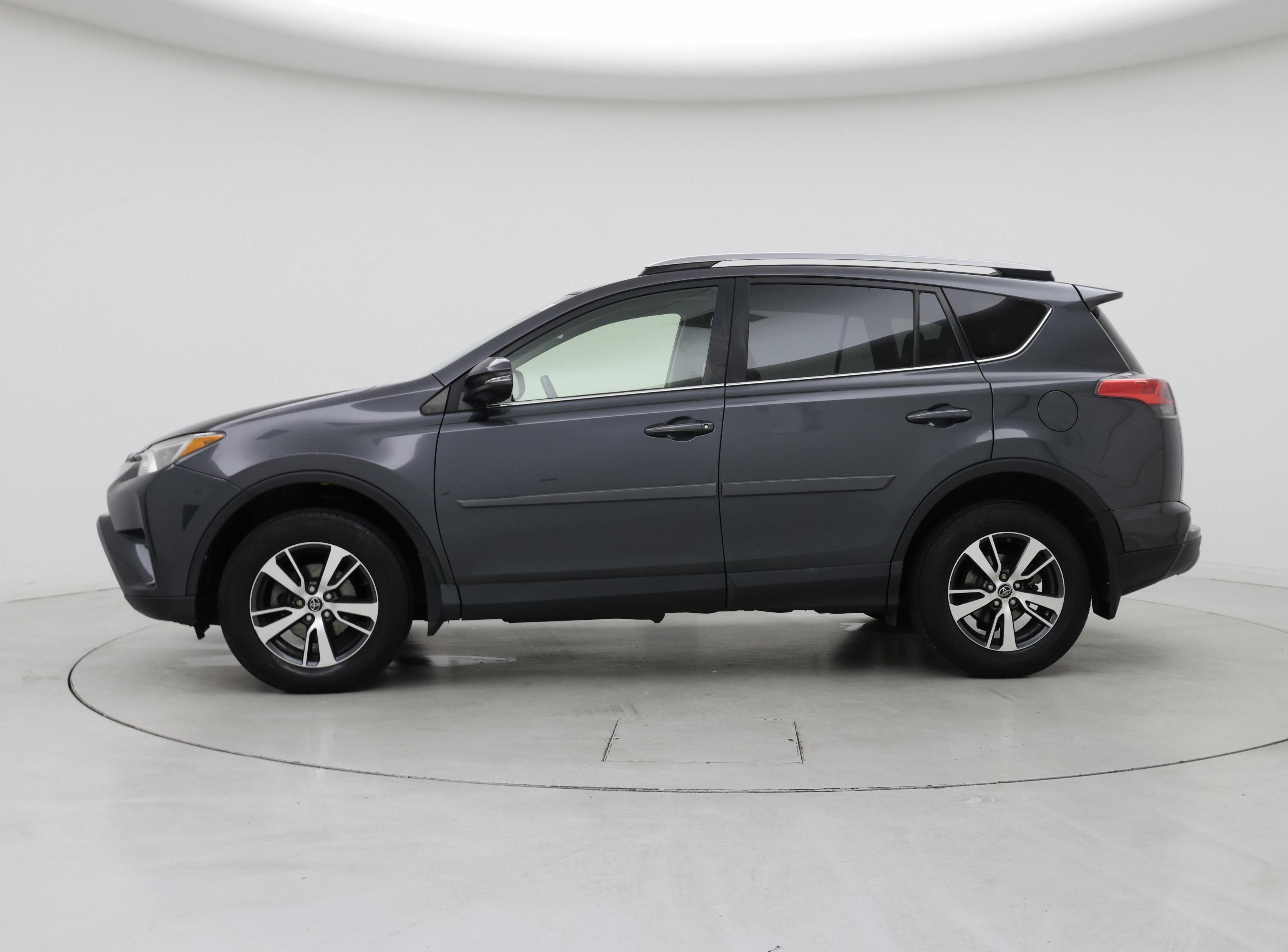 Thumbnail: 2018 Toyota RAV4 - 3
