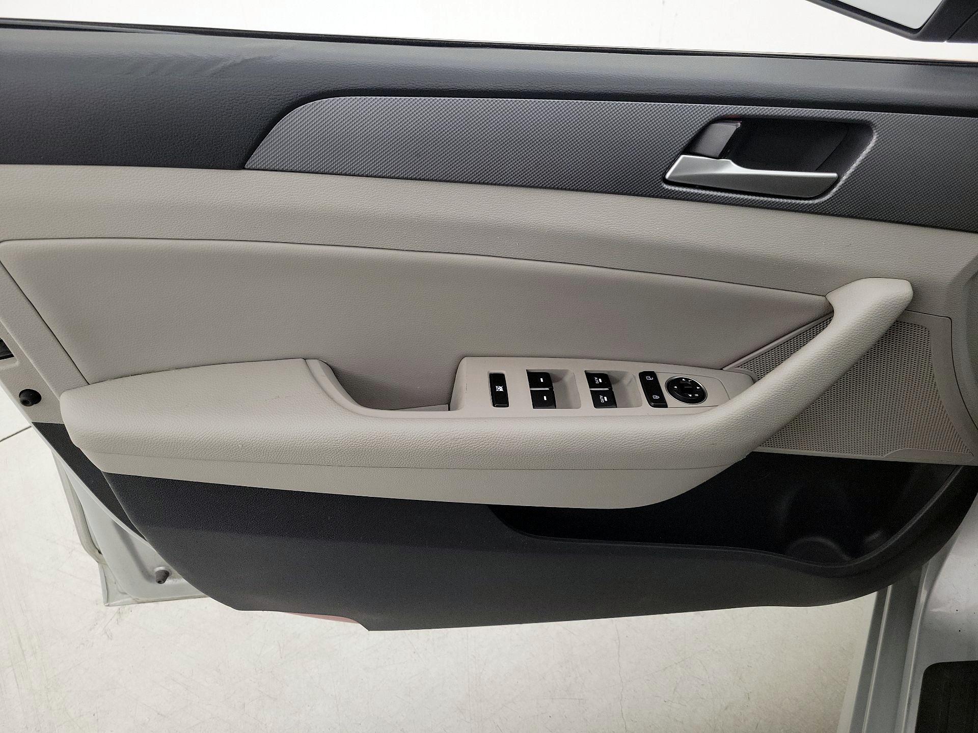 Thumbnail: 2019 Hyundai Sonata - 12