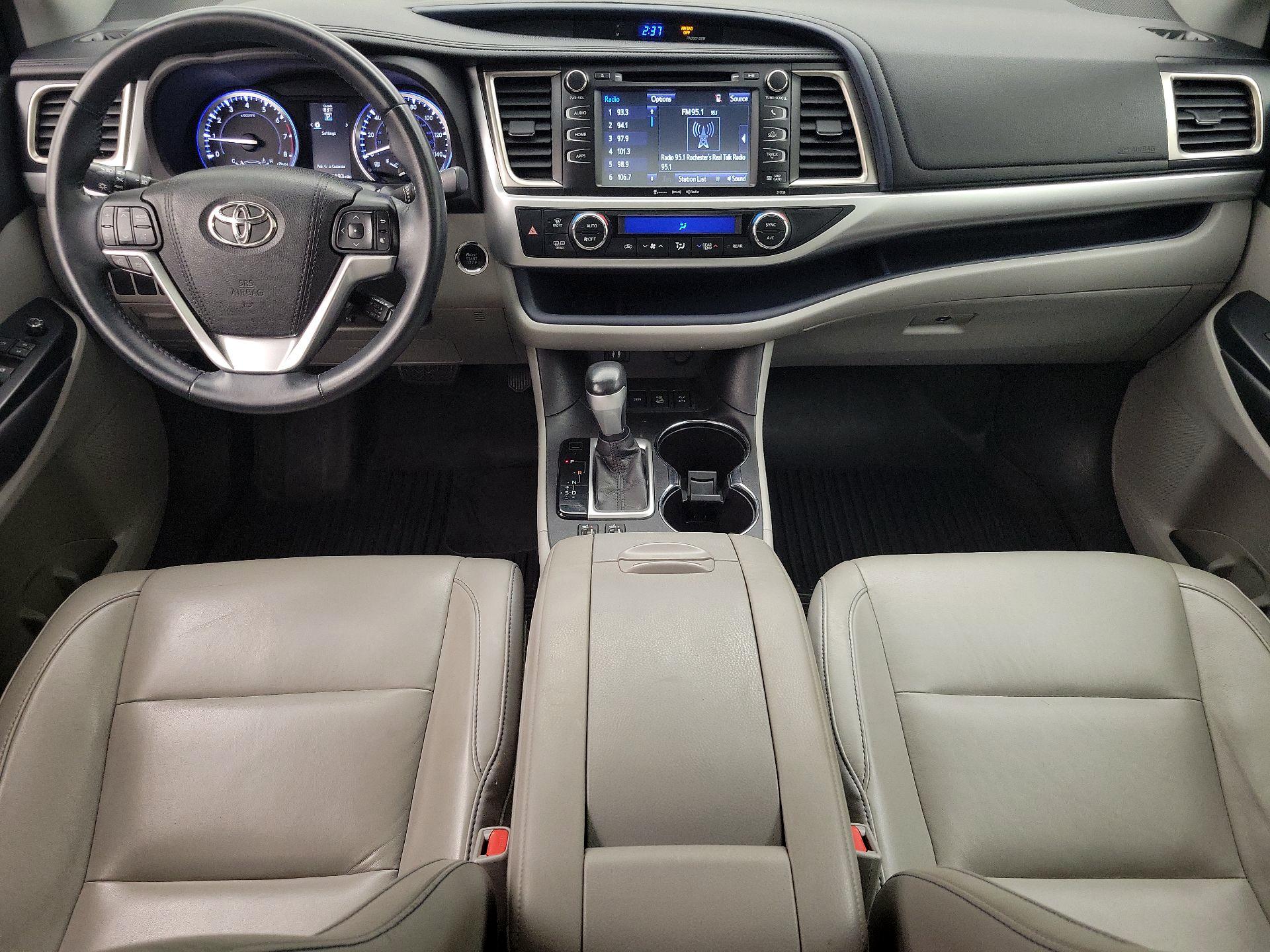 Thumbnail: 2016 Toyota Highlander - 9