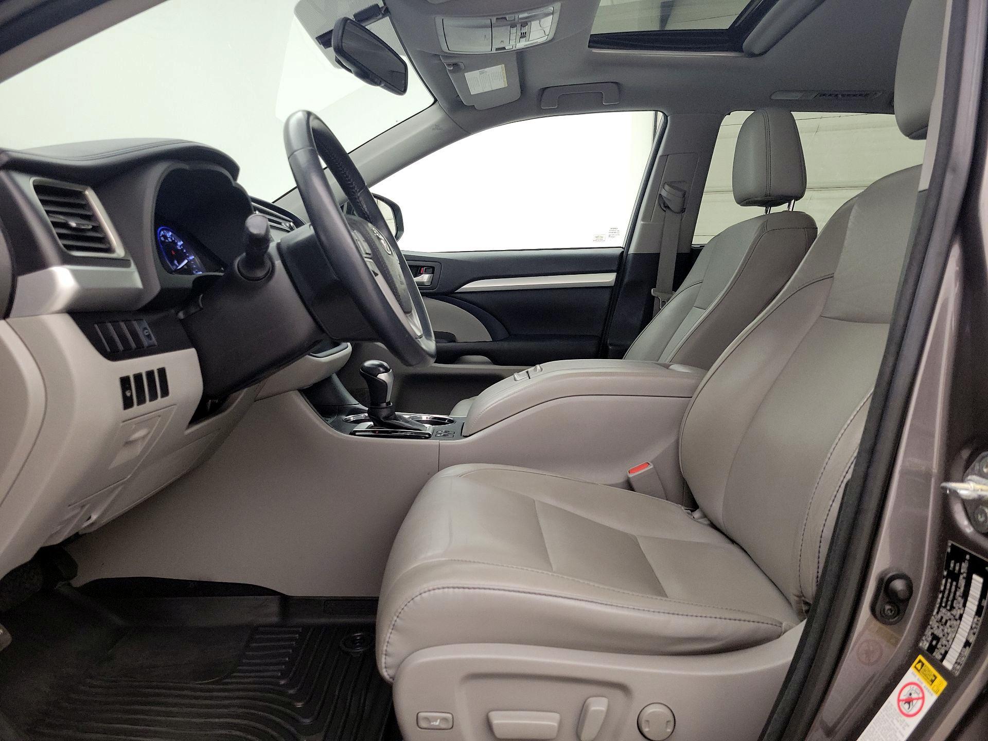 Thumbnail: 2016 Toyota Highlander - 11