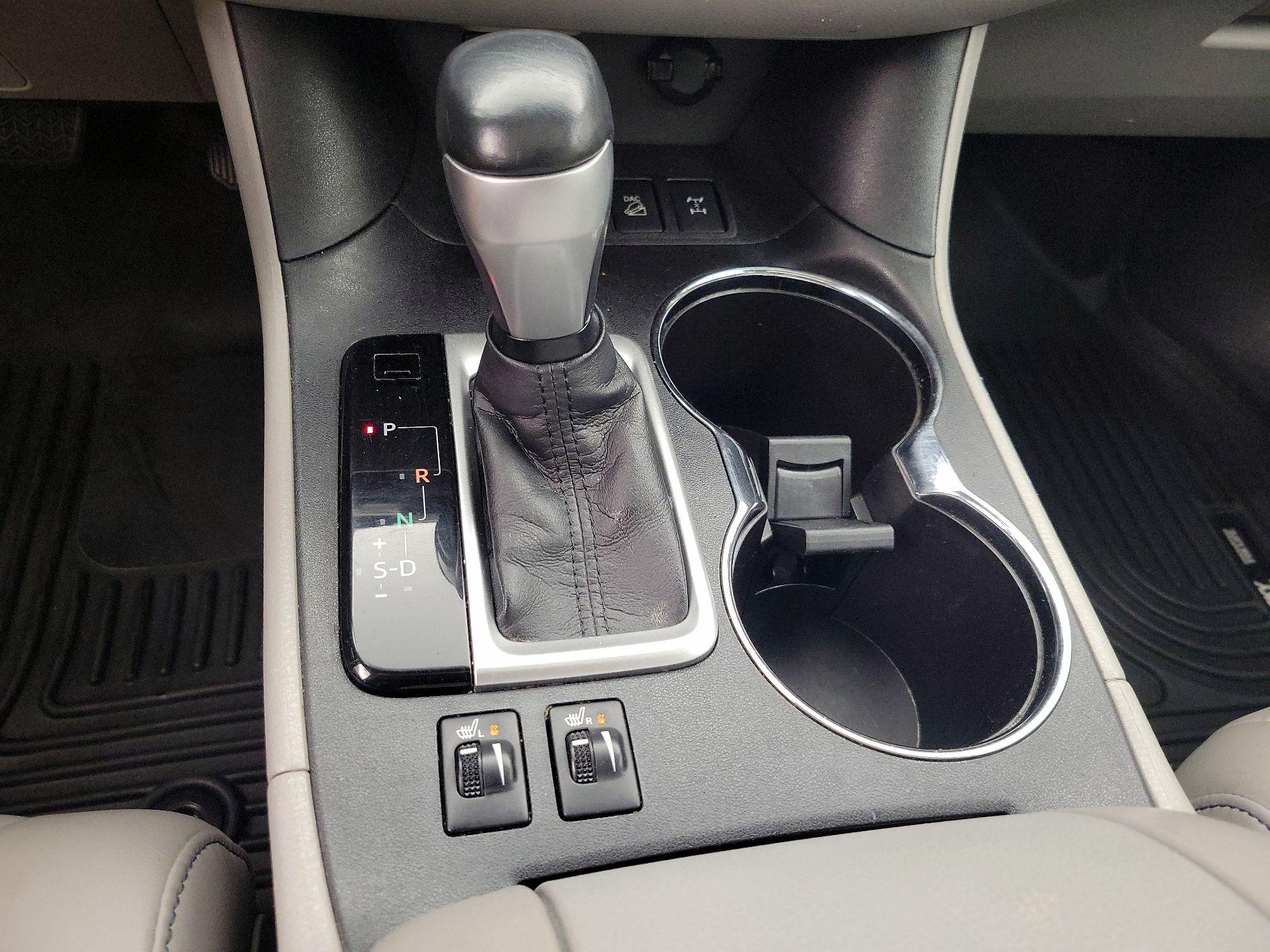 Thumbnail: 2016 Toyota Highlander - 17