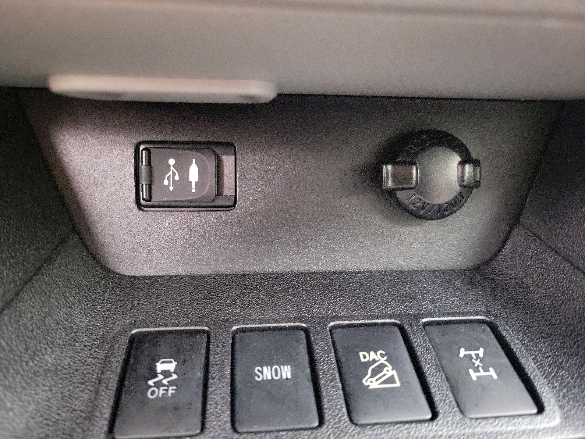 Thumbnail: 2016 Toyota Highlander - 18