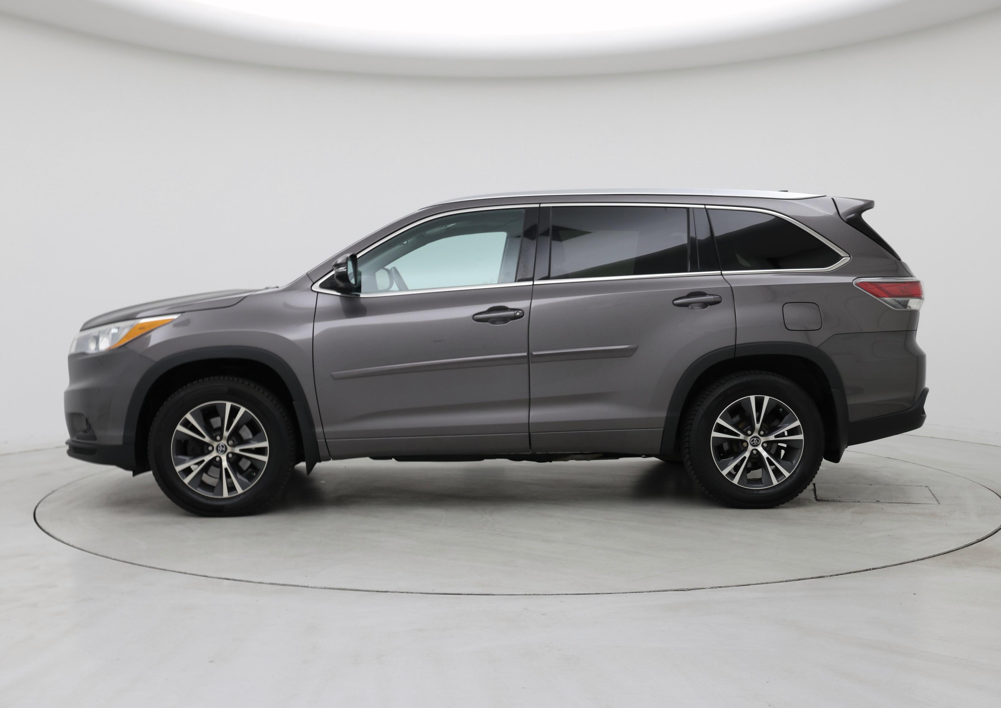 Thumbnail: 2016 Toyota Highlander - 3