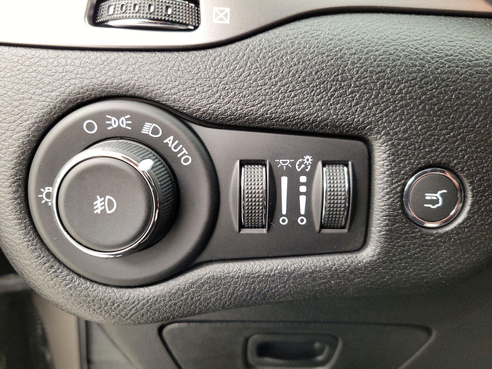 Thumbnail: 2019 Jeep Cherokee - 13