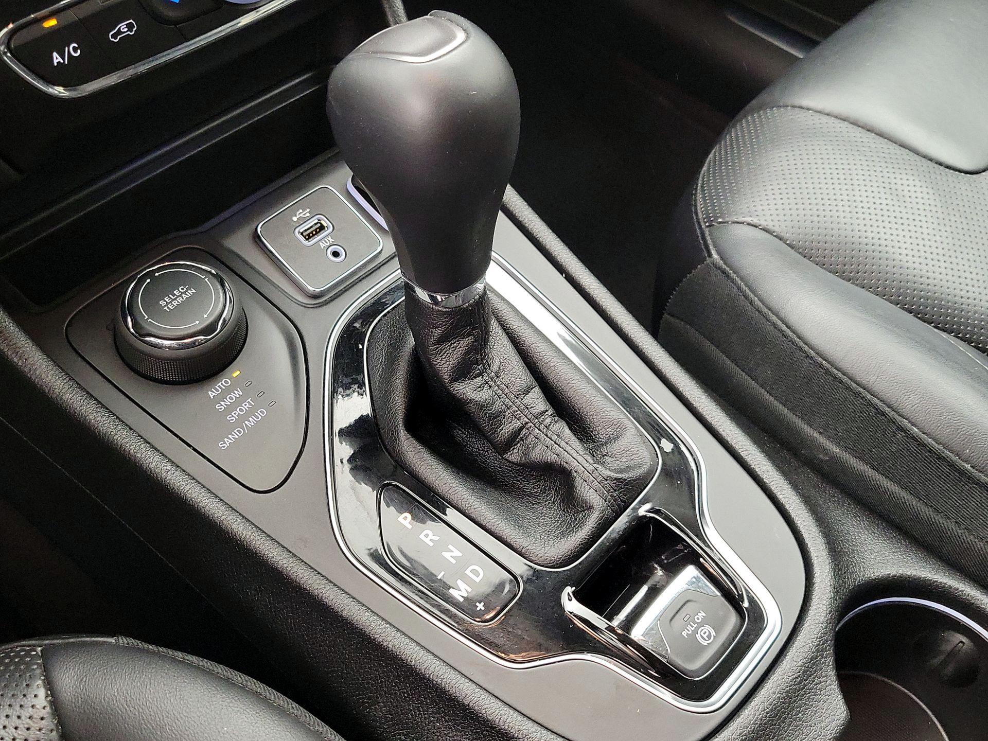 Thumbnail: 2019 Jeep Cherokee - 17