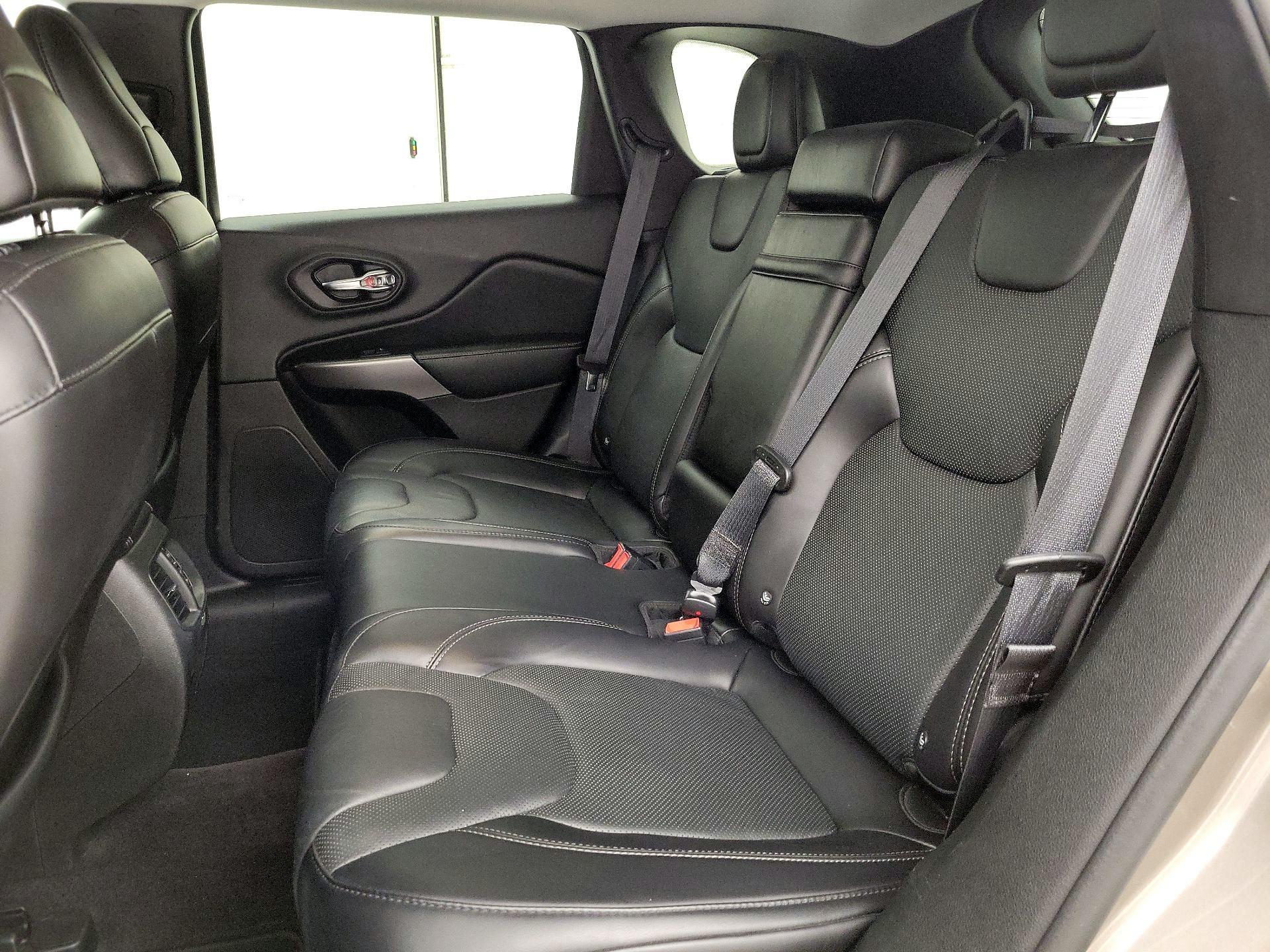 Thumbnail: 2019 Jeep Cherokee - 19