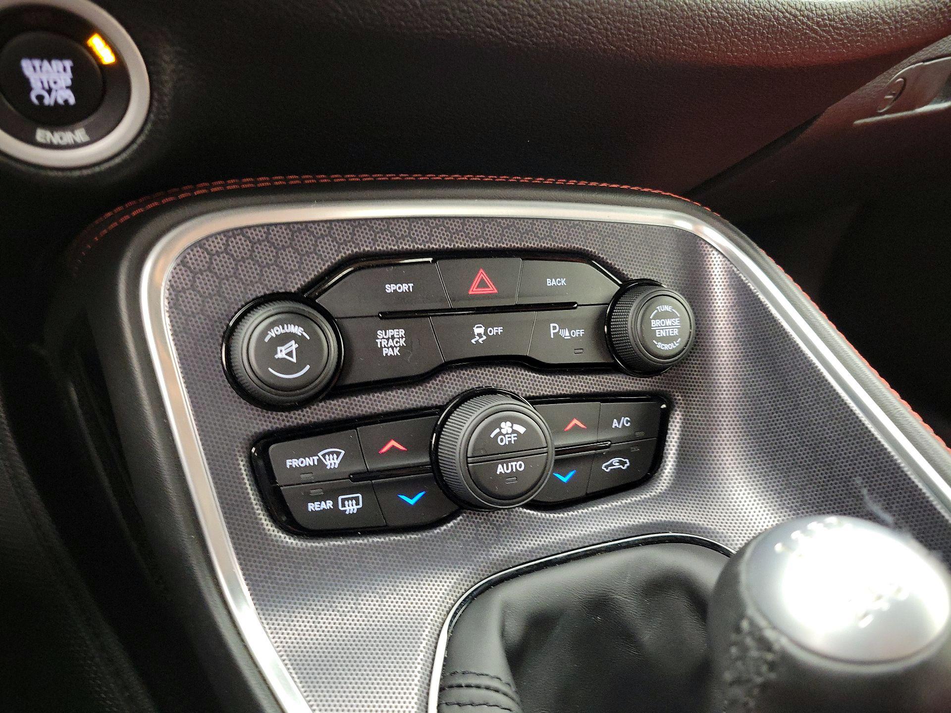 Thumbnail: 2015 Dodge Challenger - 16