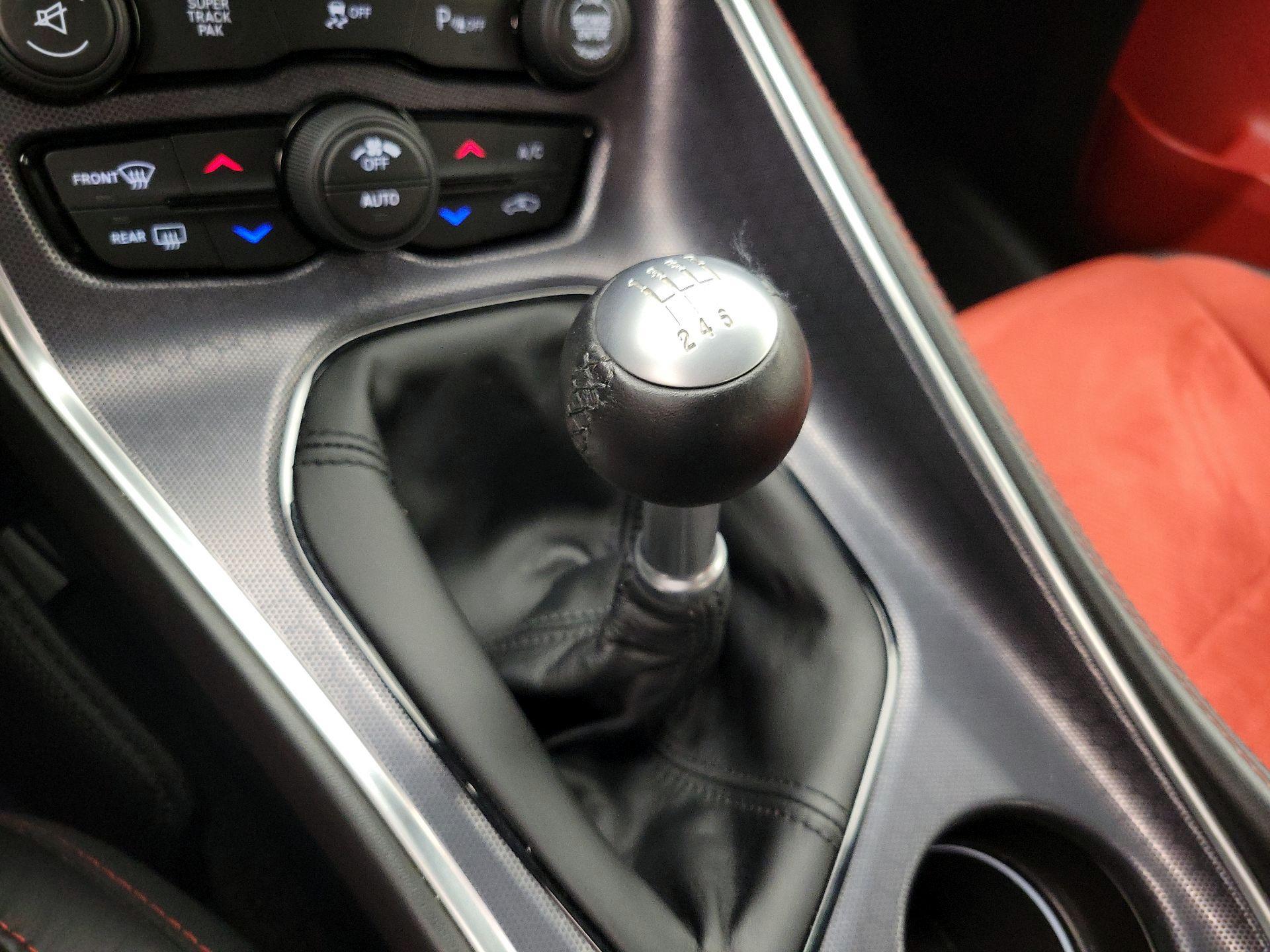 Thumbnail: 2015 Dodge Challenger - 17
