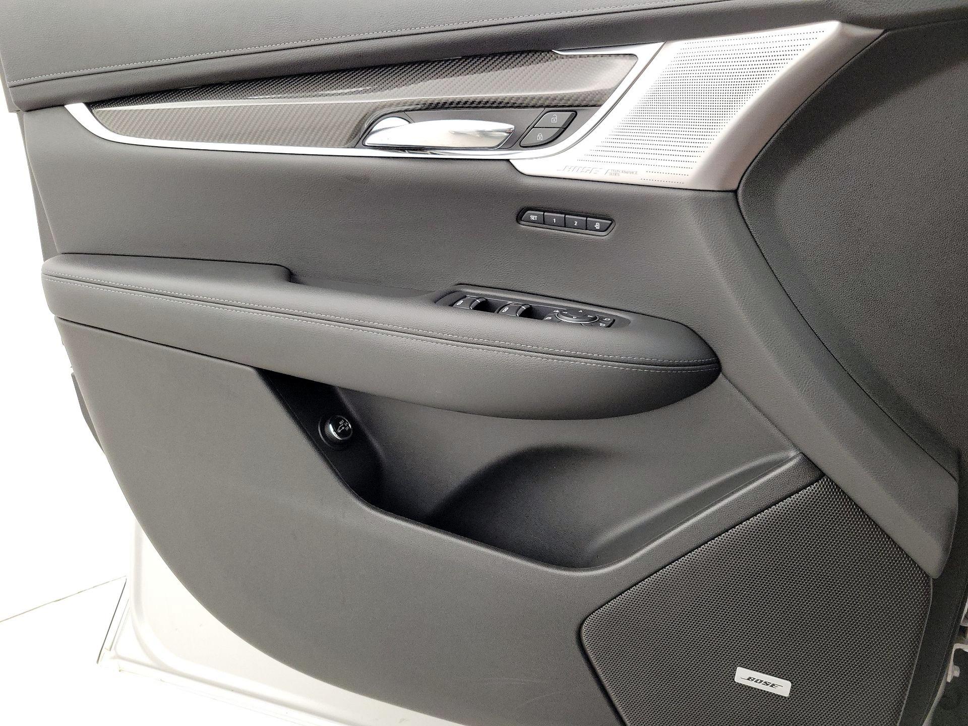 Thumbnail: 2020 Cadillac XT6 - 12