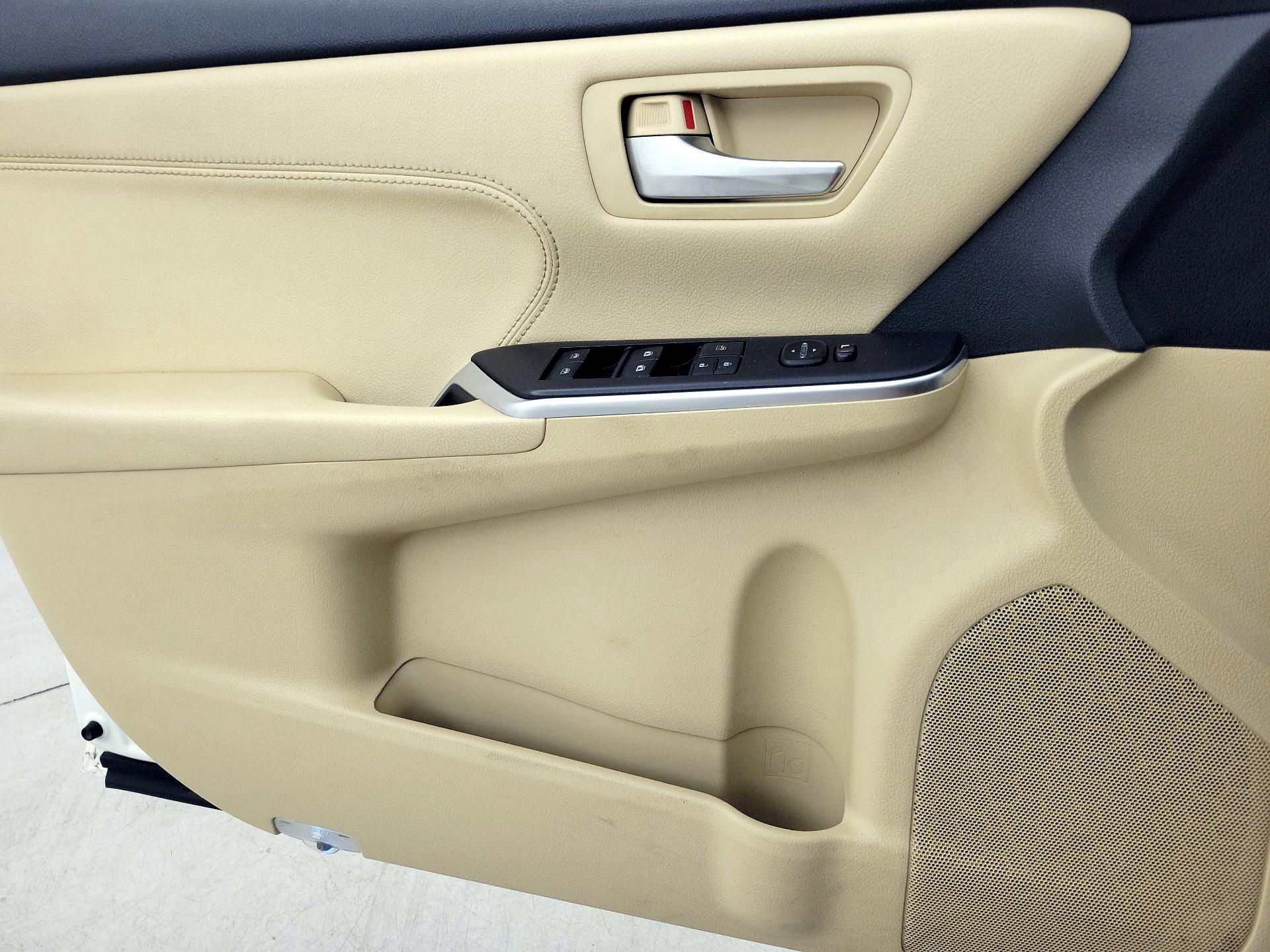 Thumbnail: 2015 Toyota Camry - 12