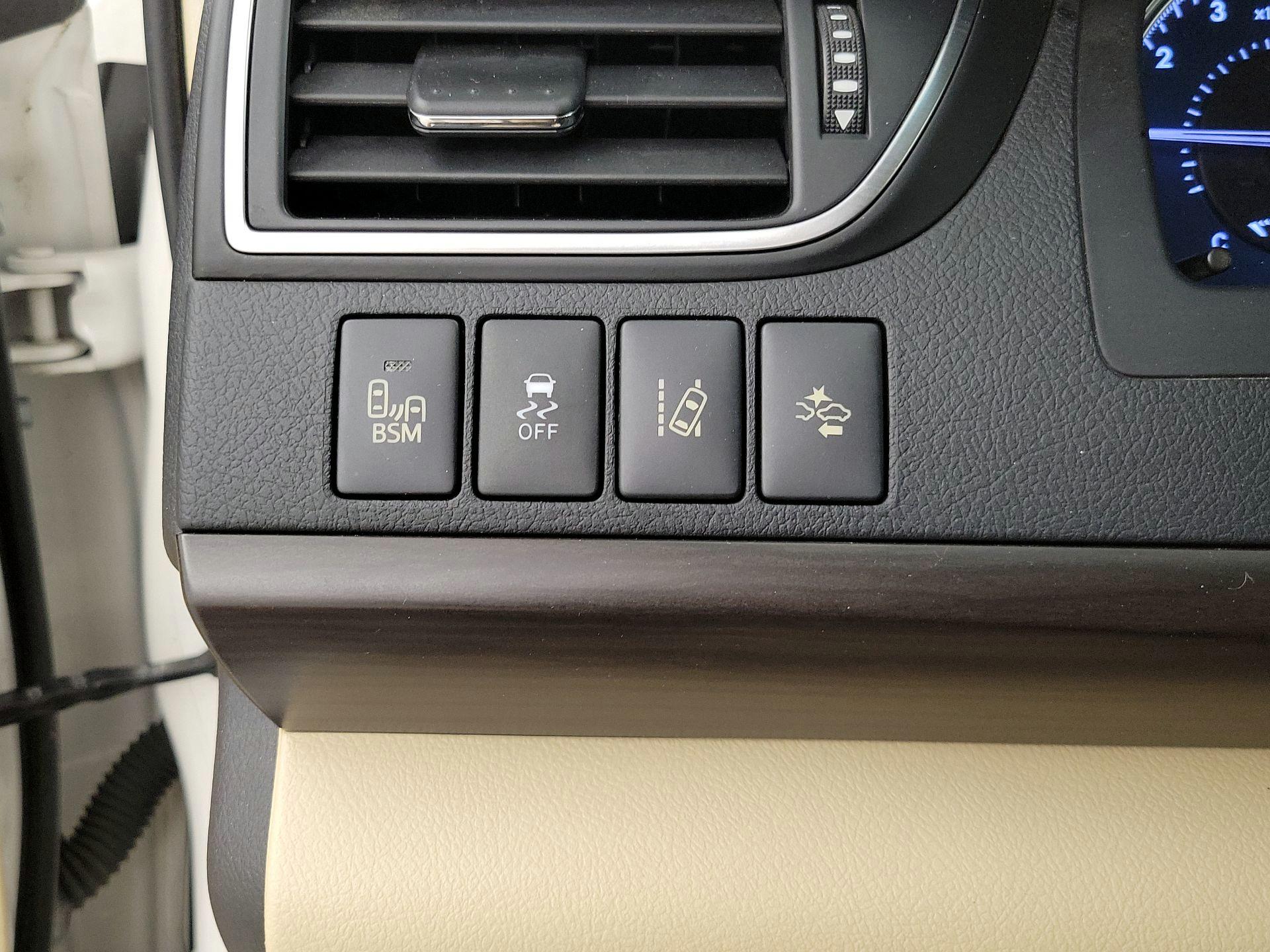 Thumbnail: 2015 Toyota Camry - 13