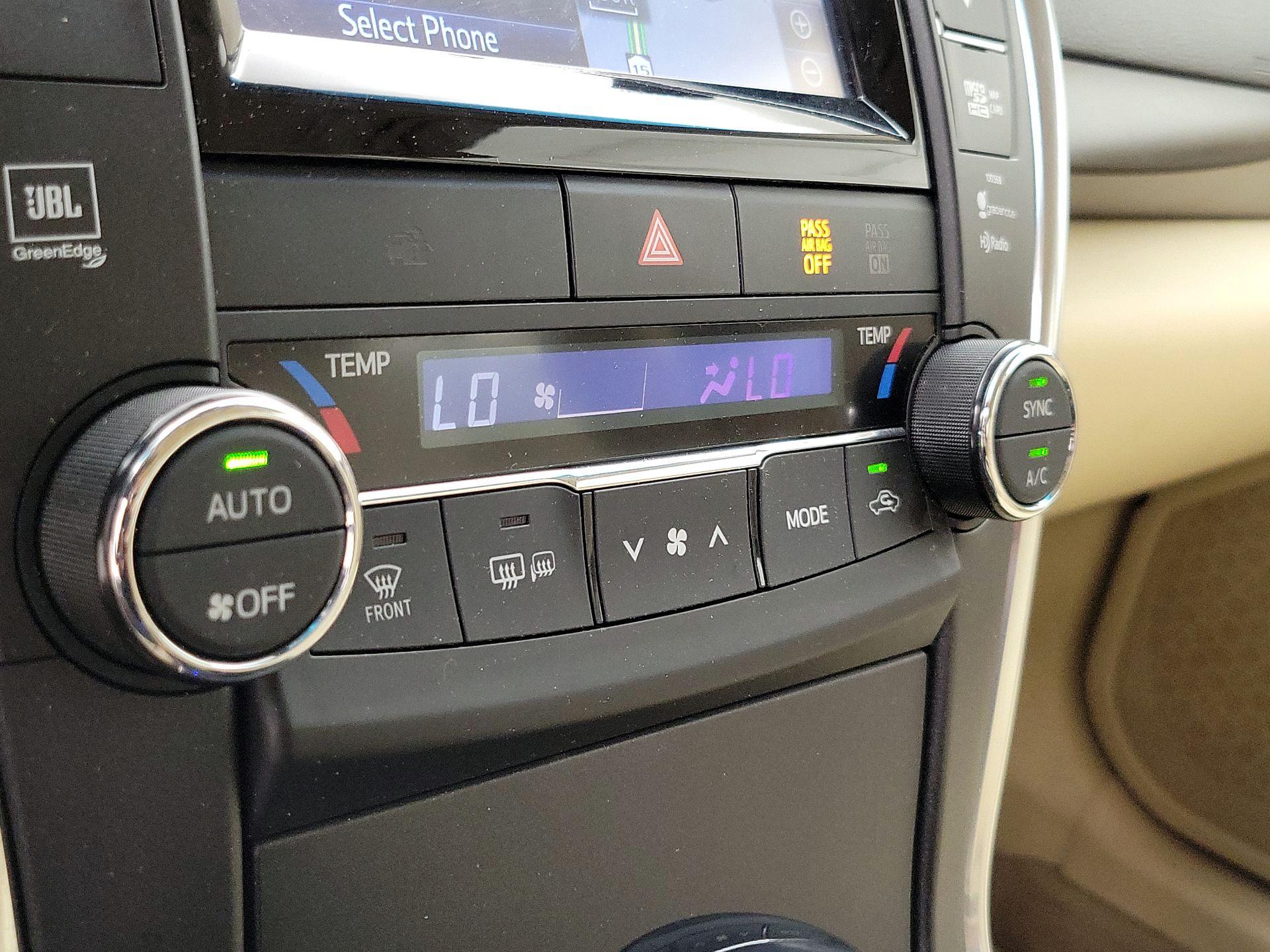 Thumbnail: 2015 Toyota Camry - 16
