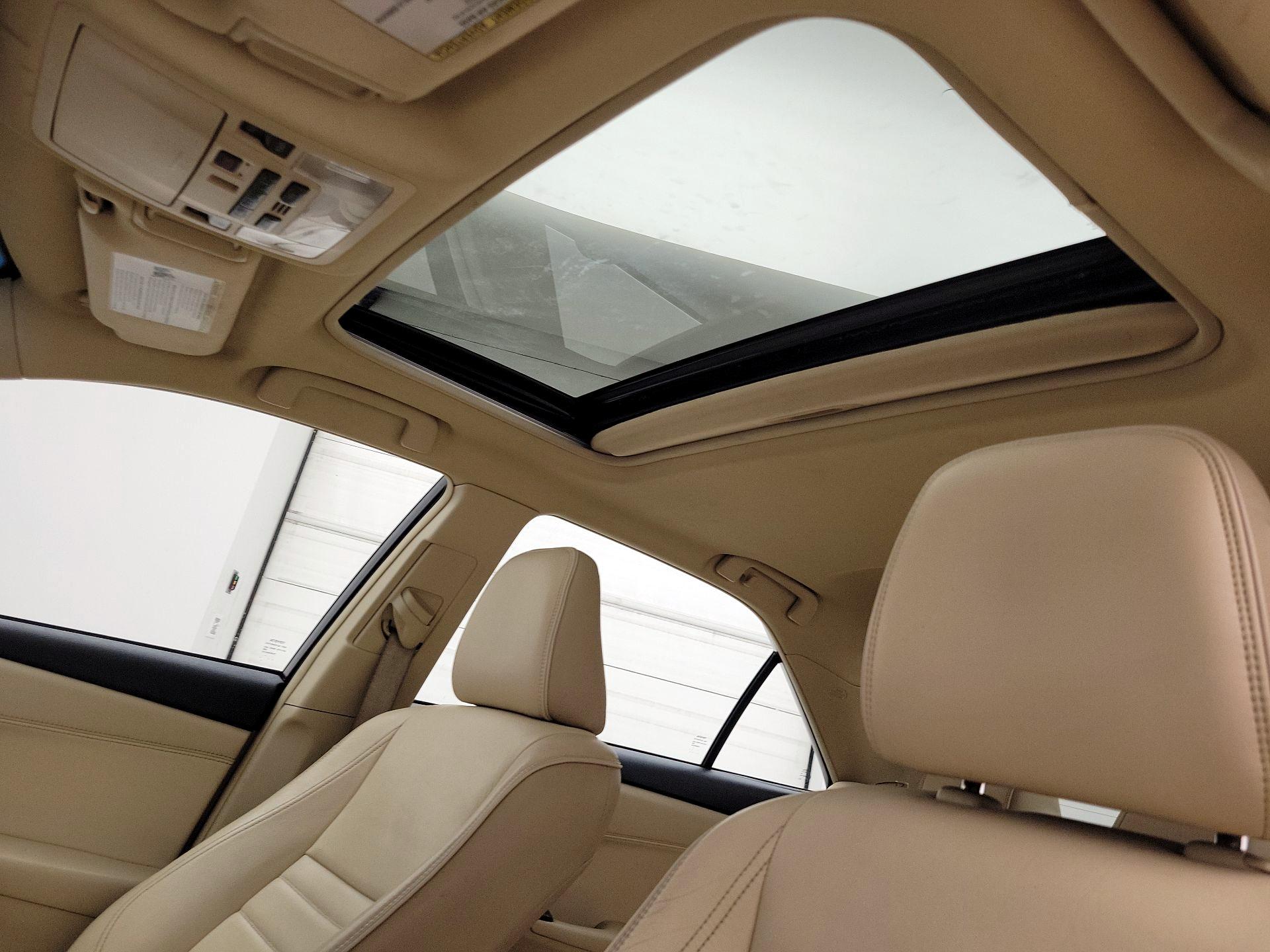 Thumbnail: 2015 Toyota Camry - 19