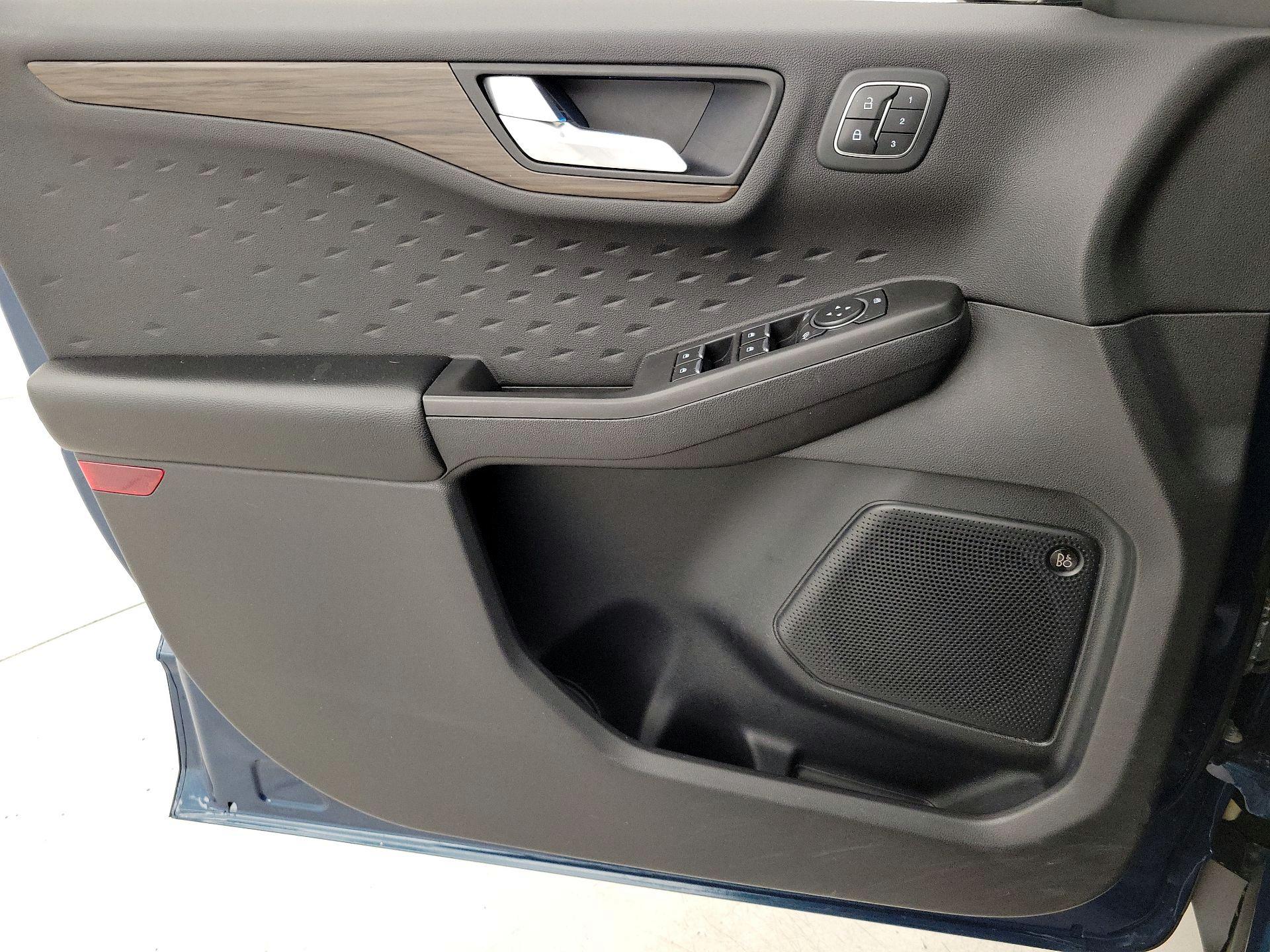 Thumbnail: 2020 Ford Escape - 12