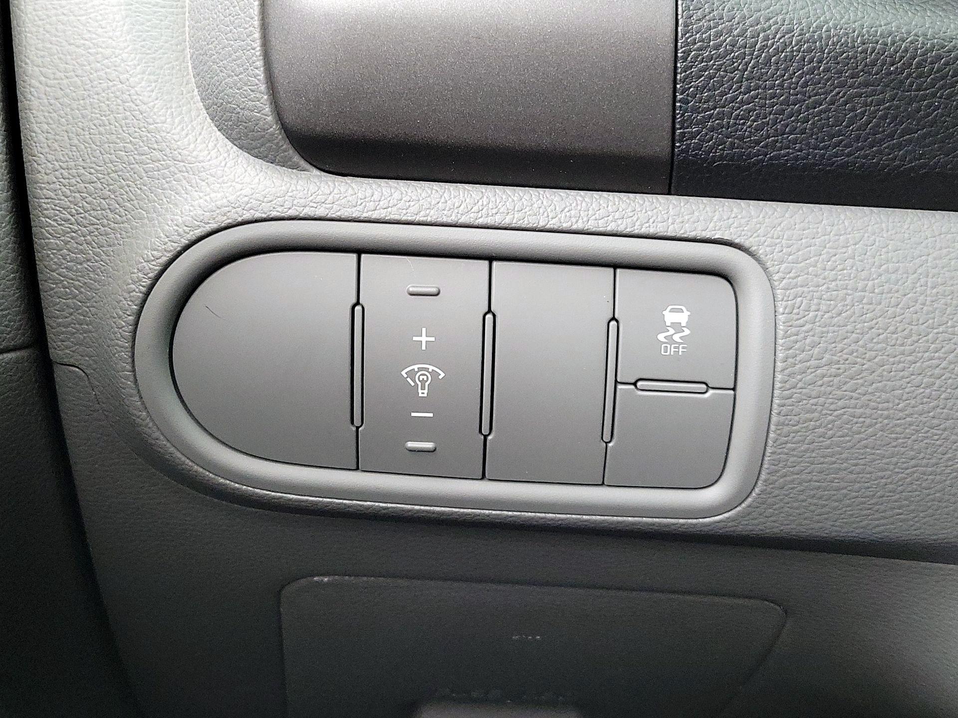 Thumbnail: 2018 Kia Forte - 13