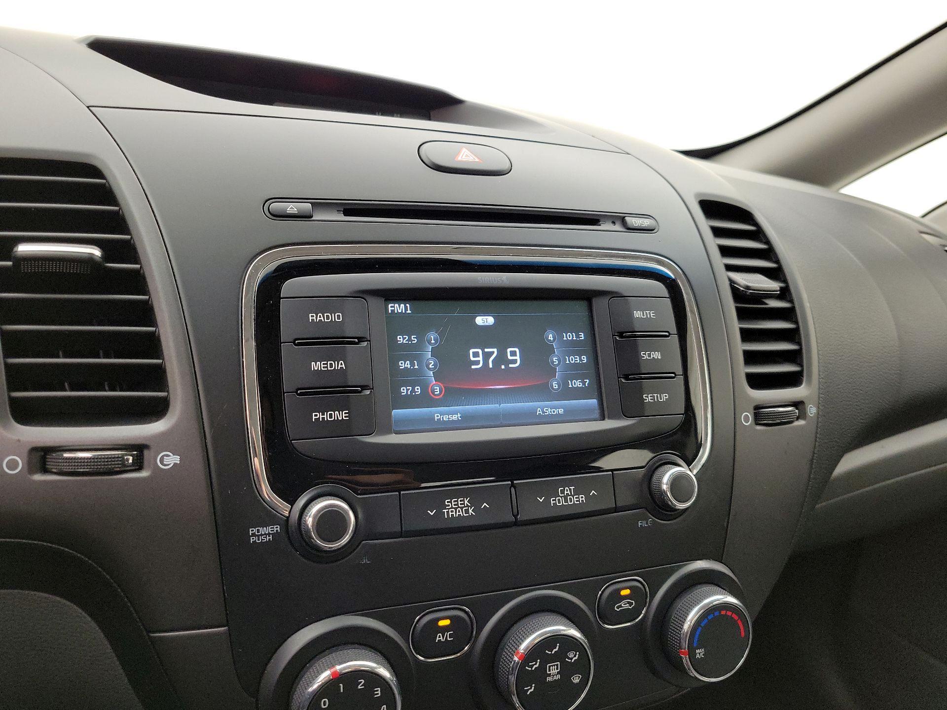 Thumbnail: 2018 Kia Forte - 15