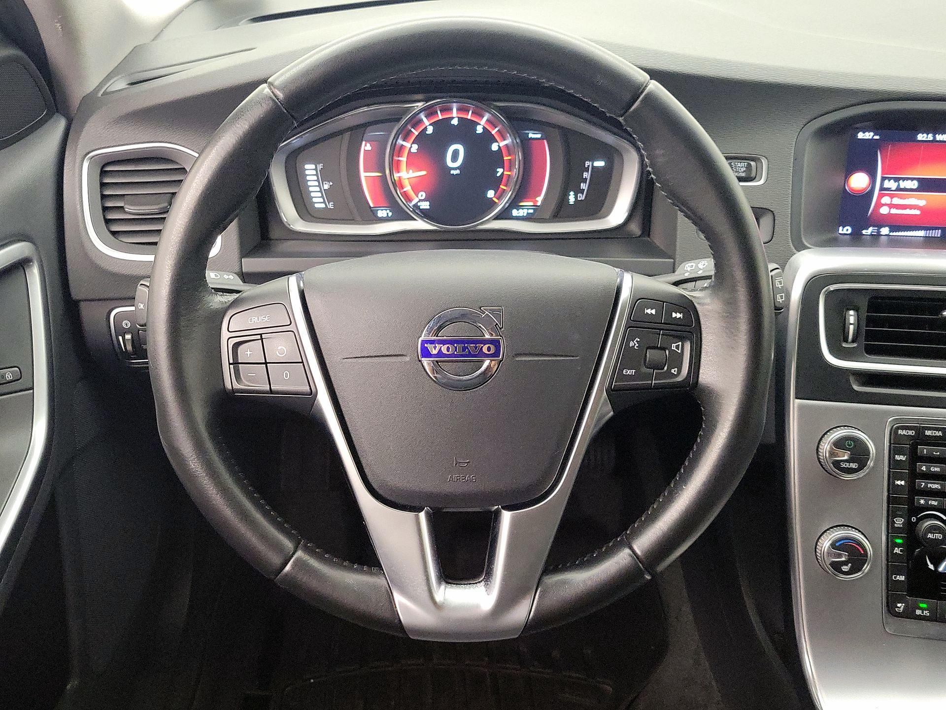 Thumbnail: 2017 Volvo S60 - 10